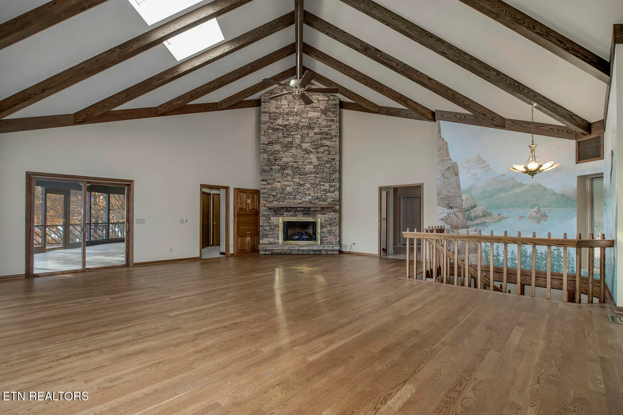 Property Slideshow image 16 of 64 | 122 tigitsi ln, Loudon, TN, 37774