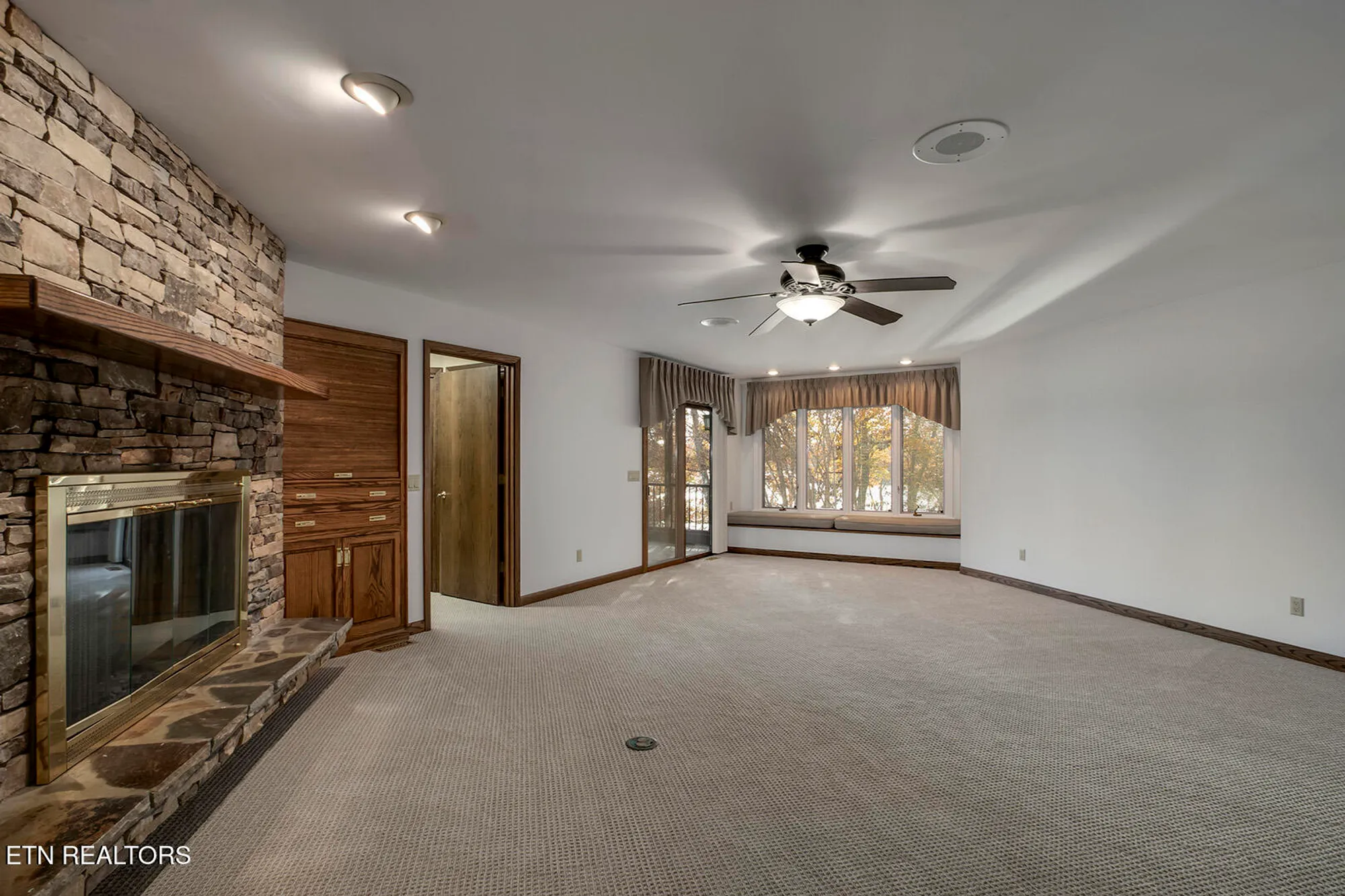 Property Slideshow image 19 of 64 | 122 tigitsi ln, Loudon, TN, 37774
