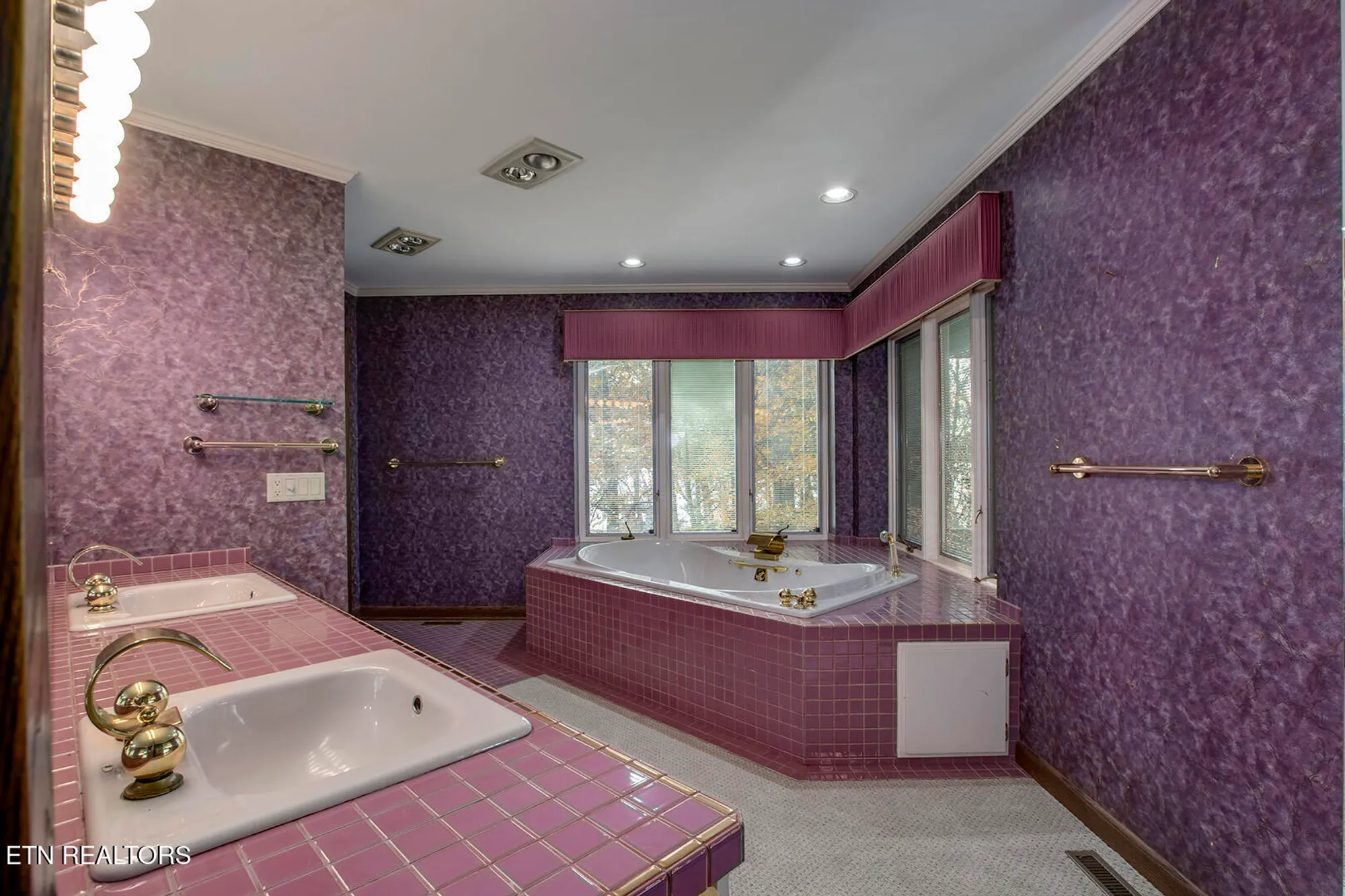 Property Slideshow image 21 of 64 | 122 tigitsi ln, Loudon, TN, 37774