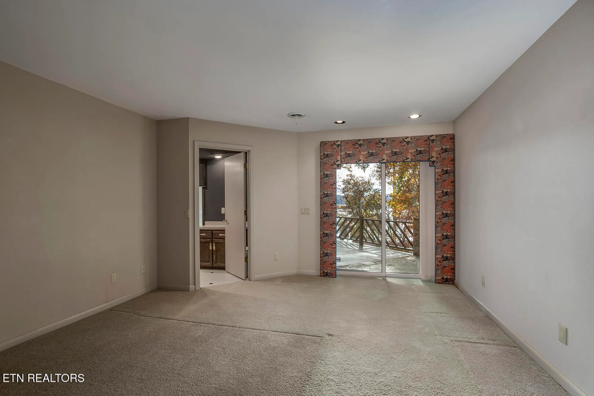 Property Slideshow image 36 of 64 | 122 tigitsi ln, Loudon, TN, 37774