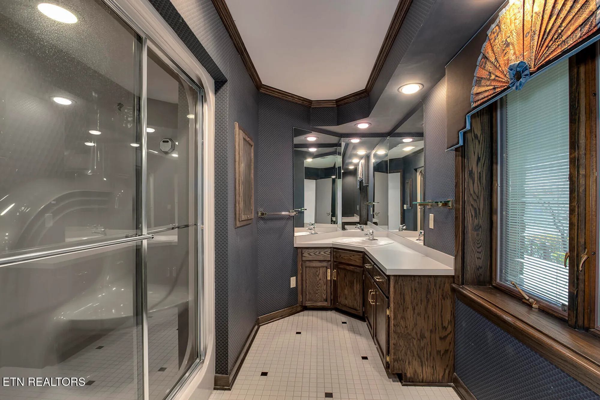 Property Slideshow image 37 of 64 | 122 tigitsi ln, Loudon, TN, 37774