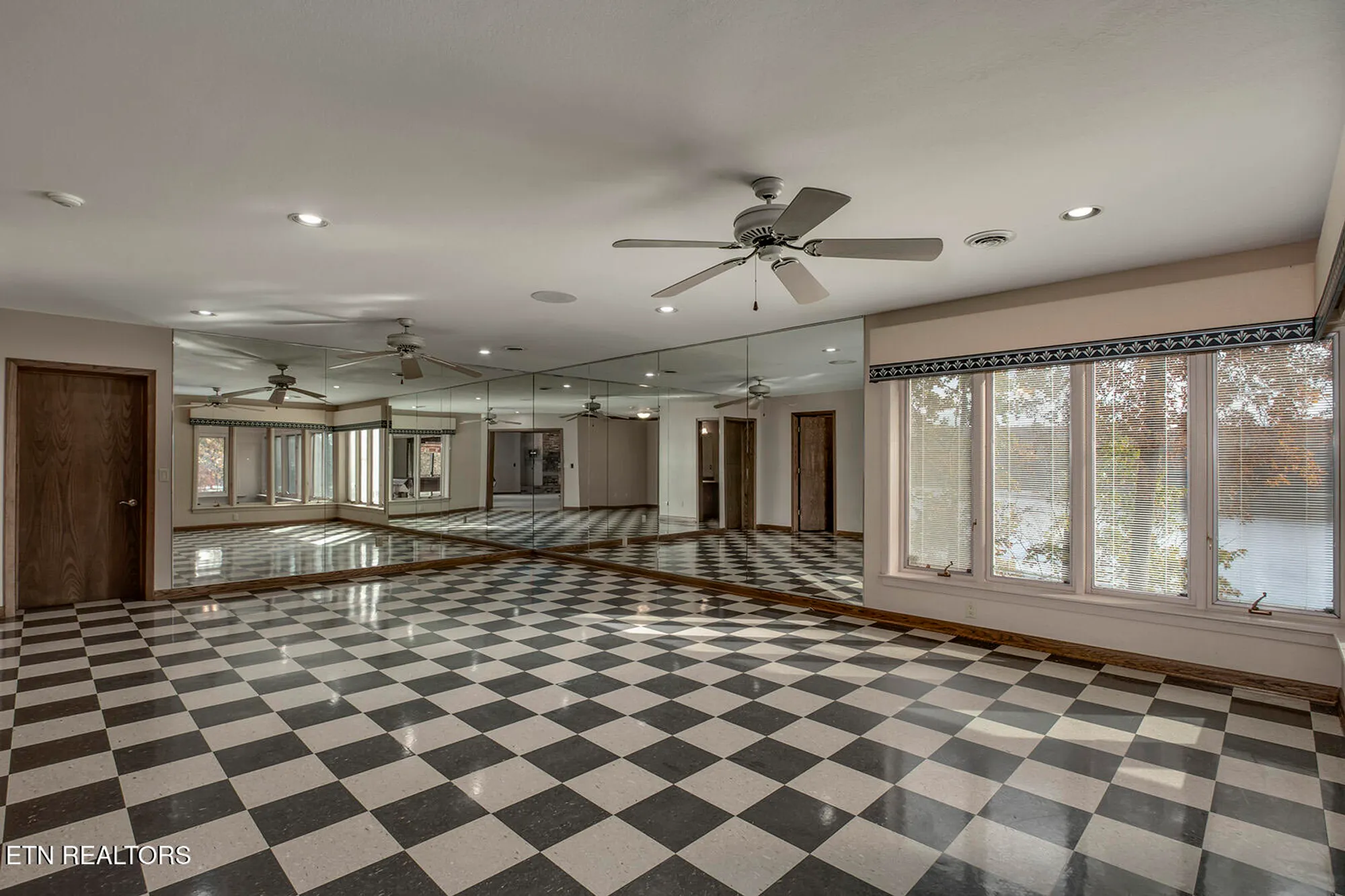 Property Slideshow image 40 of 64 | 122 tigitsi ln, Loudon, TN, 37774