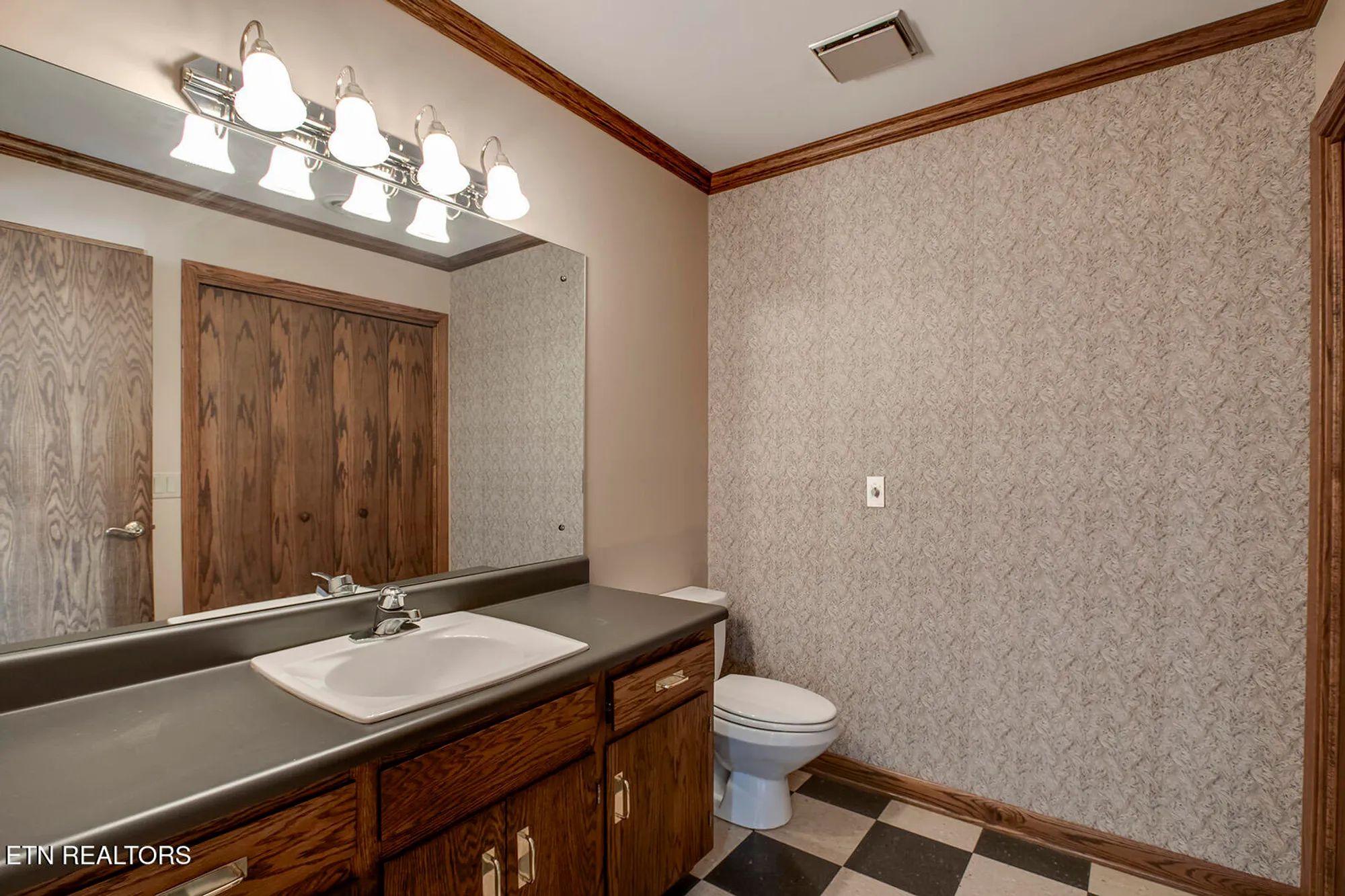 Property Slideshow image 41 of 64 | 122 tigitsi ln, Loudon, TN, 37774