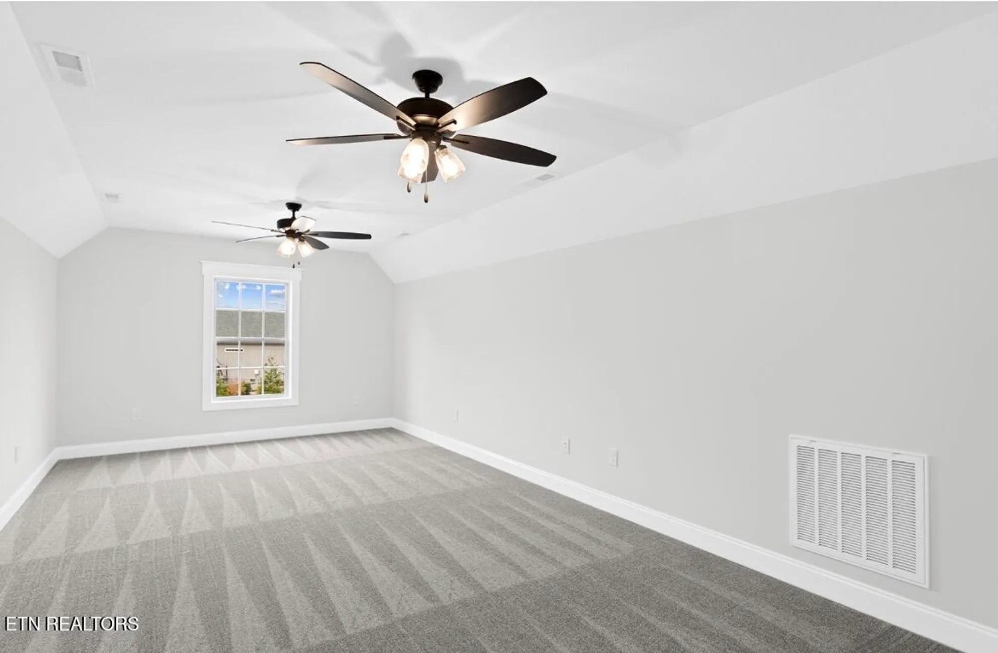 Property Slideshow image 25 of 39 | 154 elokwa way, Loudon, TN, 37774