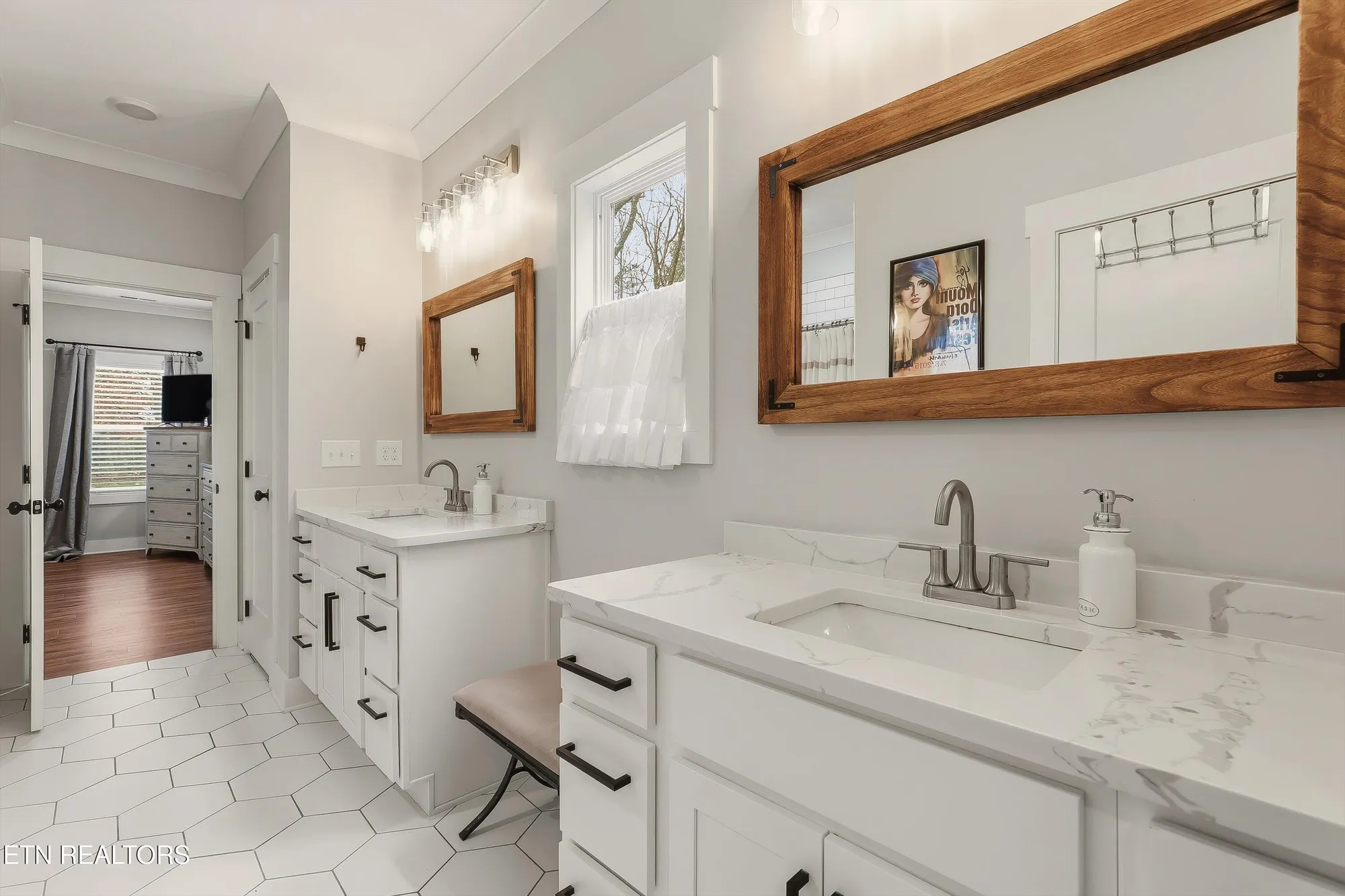 Property Slideshow image 18 of 31 | 112 utsesti way, Loudon, TN, 37774