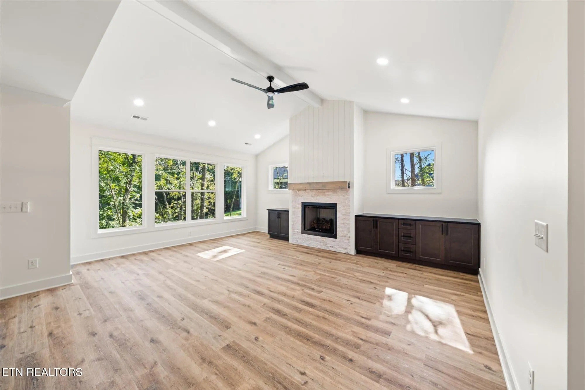 Property Slideshow image 5 of 27 | 102 oostagala dr, Loudon, TN, 37774