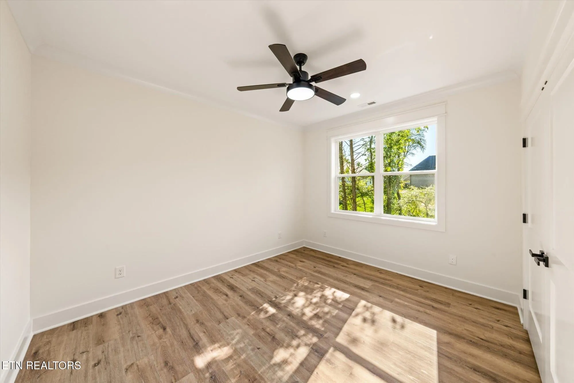 Property Slideshow image 23 of 27 | 102 oostagala dr, Loudon, TN, 37774