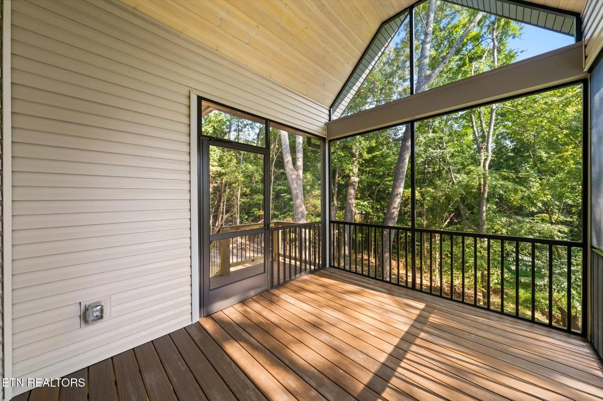 Property Slideshow image 25 of 27 | 102 oostagala dr, Loudon, TN, 37774