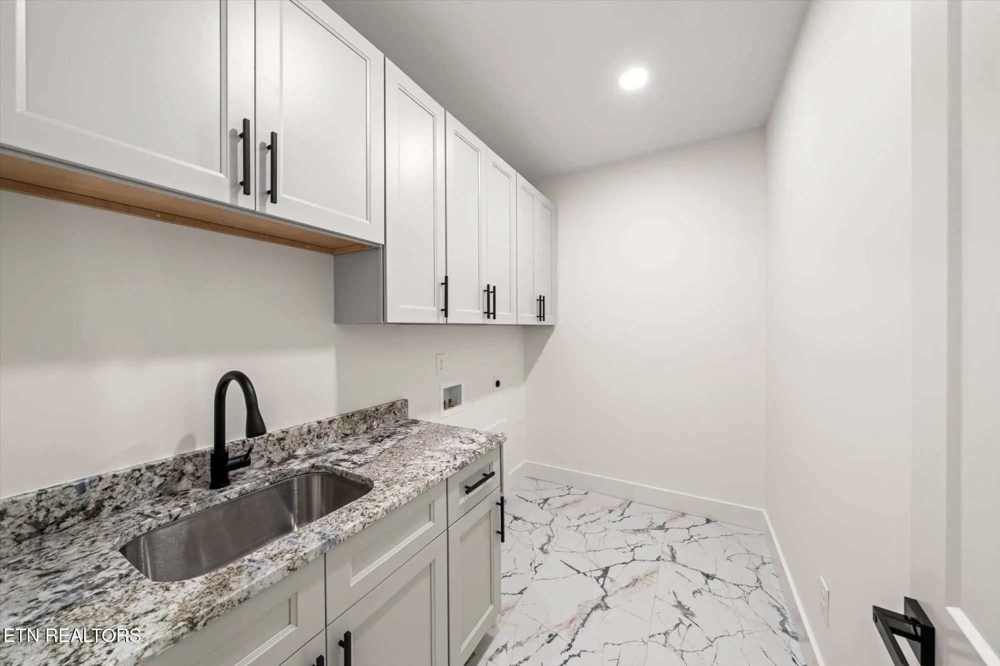 Property Slideshow image 21 of 27 | 102 oostagala dr, Loudon, TN, 37774