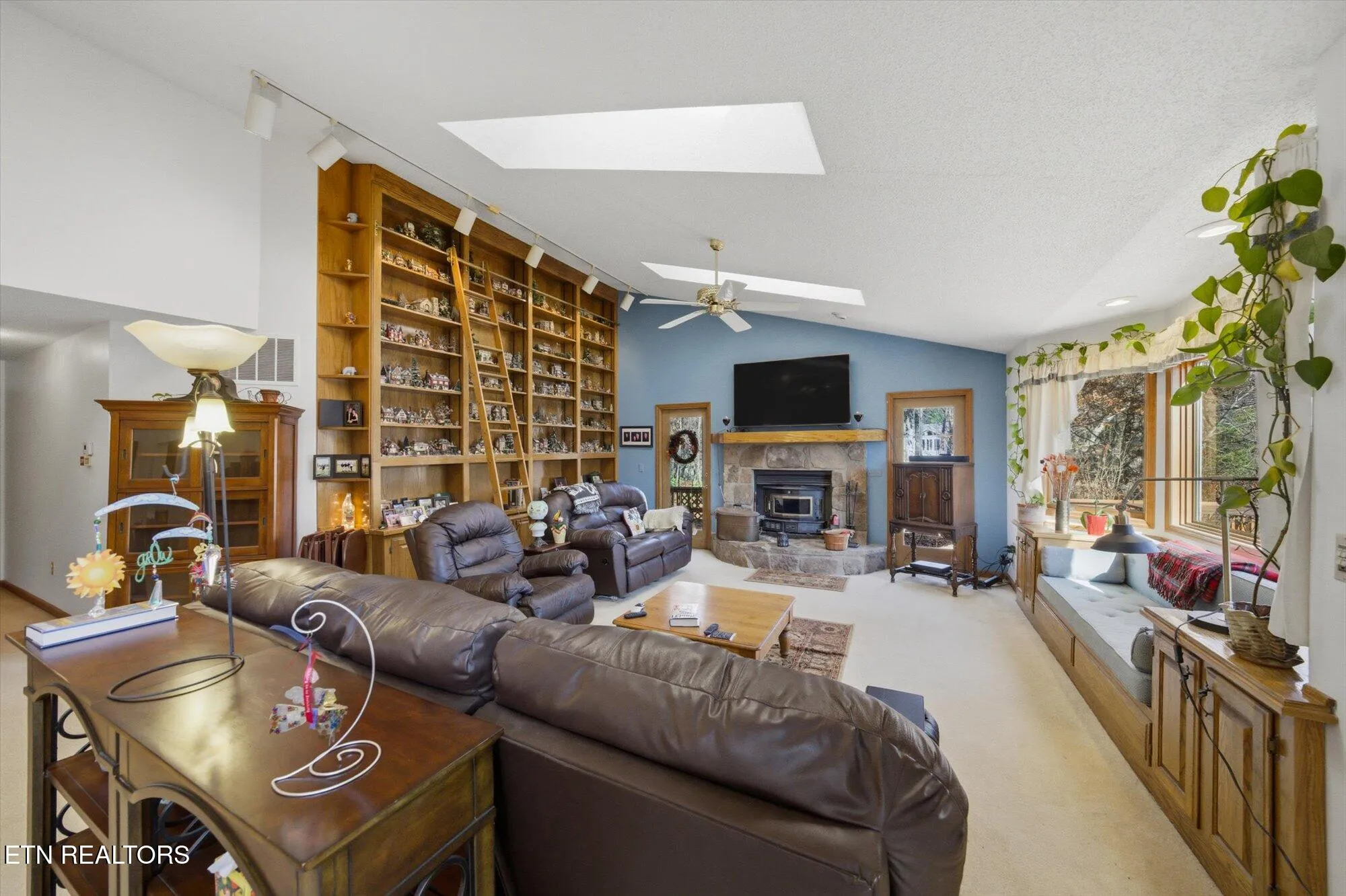 Property Slideshow image 6 of 51 | 140 tawny oak loop, Crossville, TN, 38558