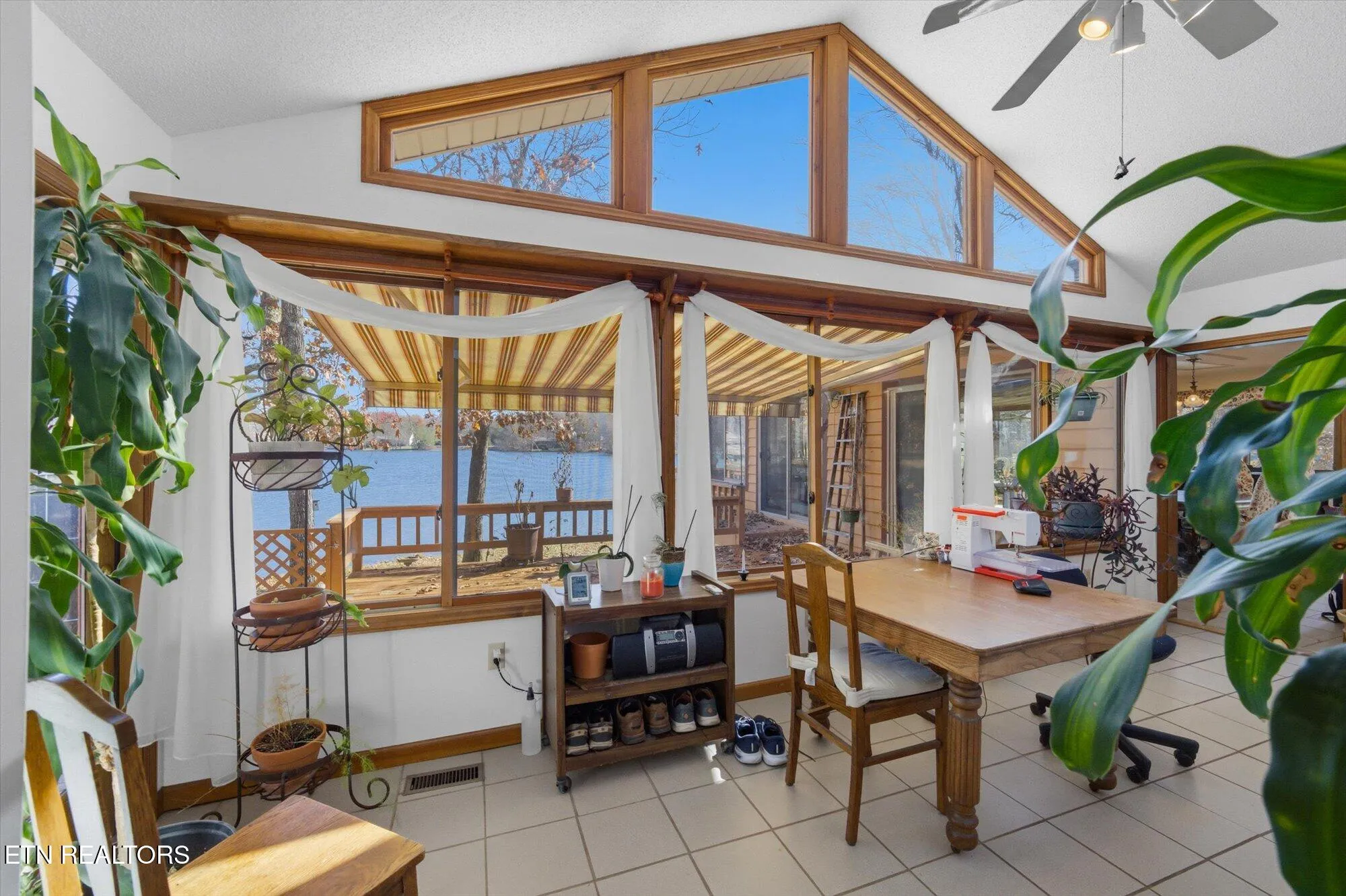 Property Slideshow image 10 of 51 | 140 tawny oak loop, Crossville, TN, 38558