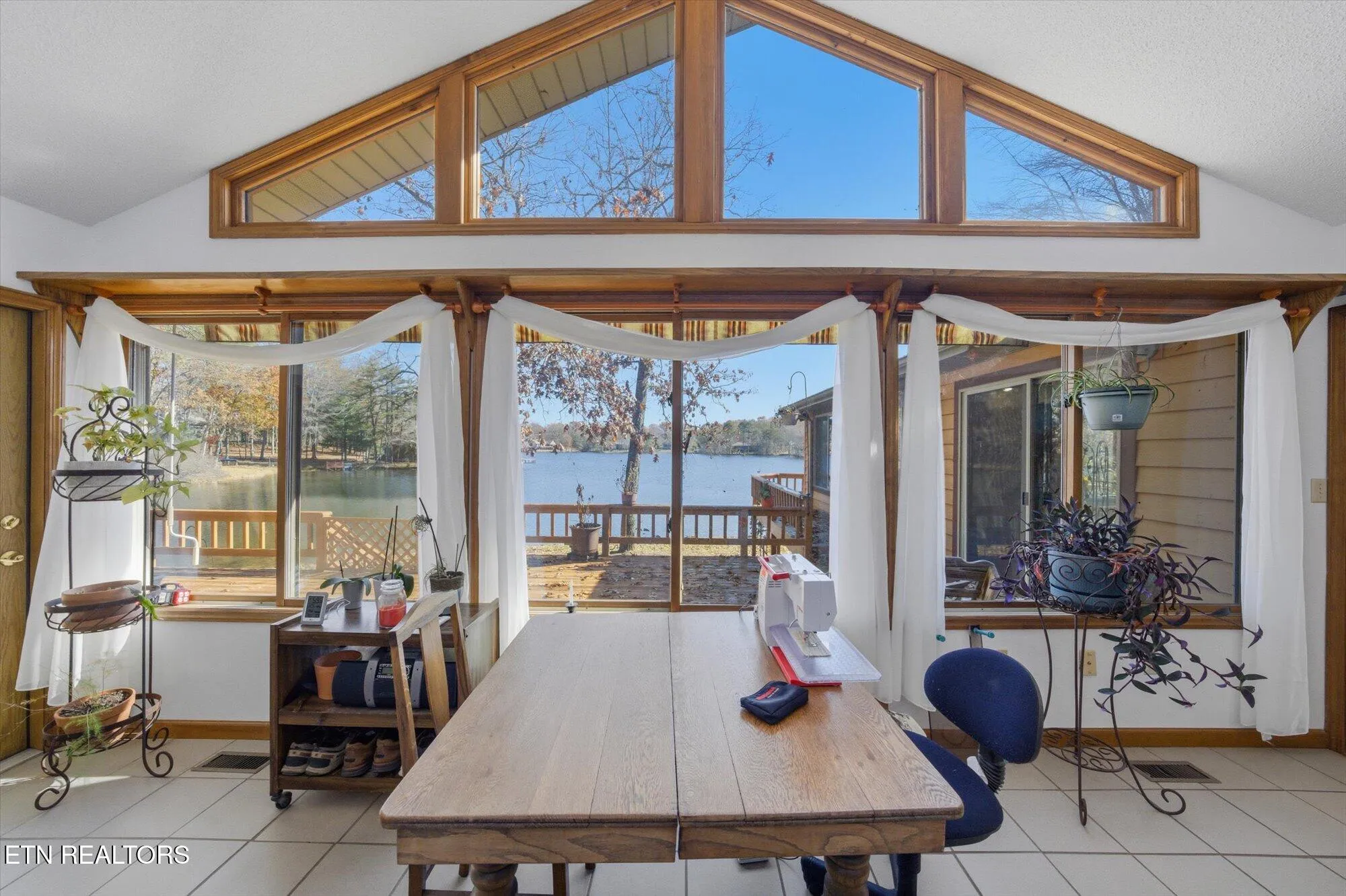 Property Slideshow image 11 of 51 | 140 tawny oak loop, Crossville, TN, 38558