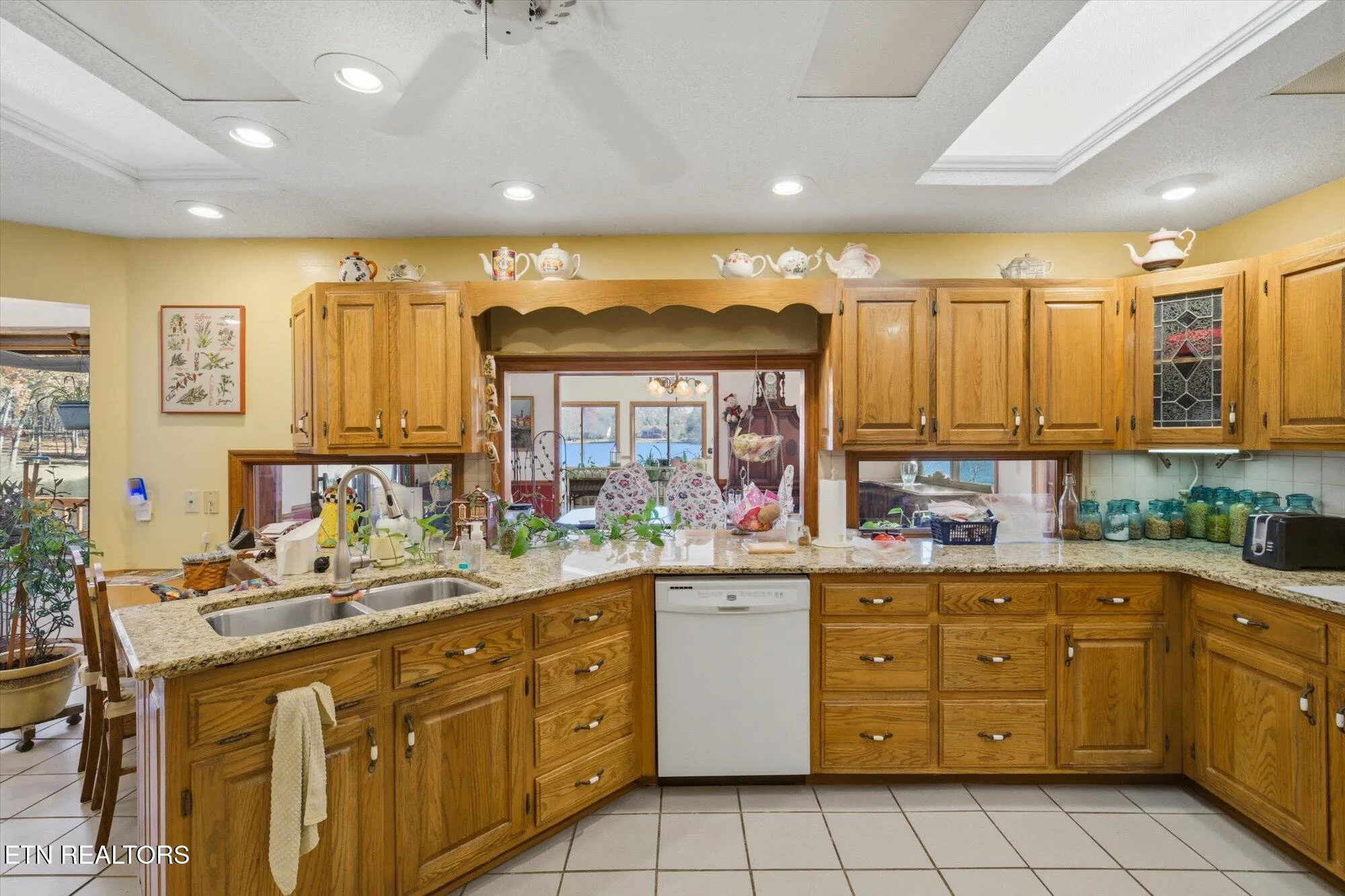 Property Slideshow image 14 of 51 | 140 tawny oak loop, Crossville, TN, 38558