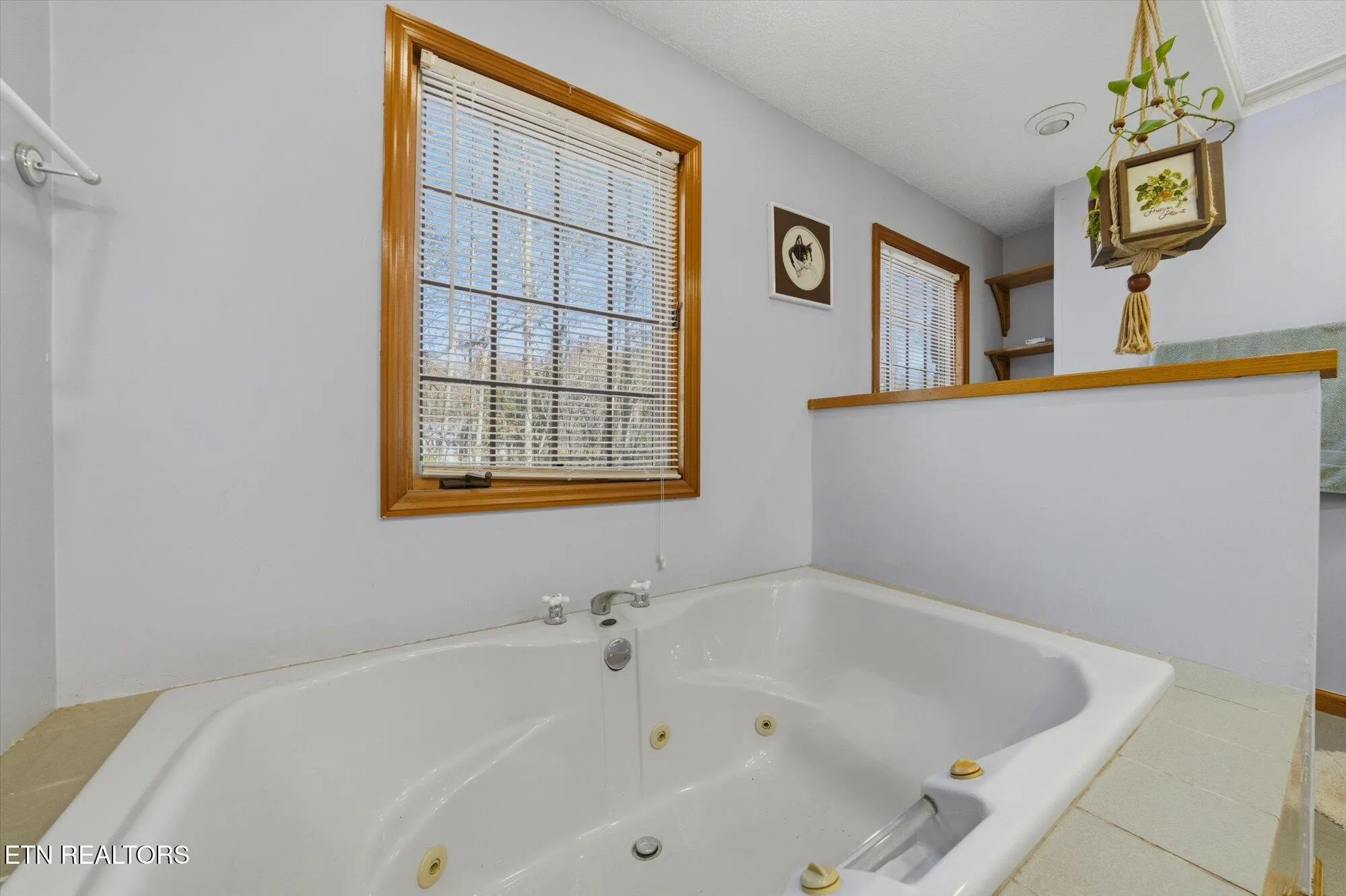 Property Slideshow image 34 of 51 | 140 tawny oak loop, Crossville, TN, 38558