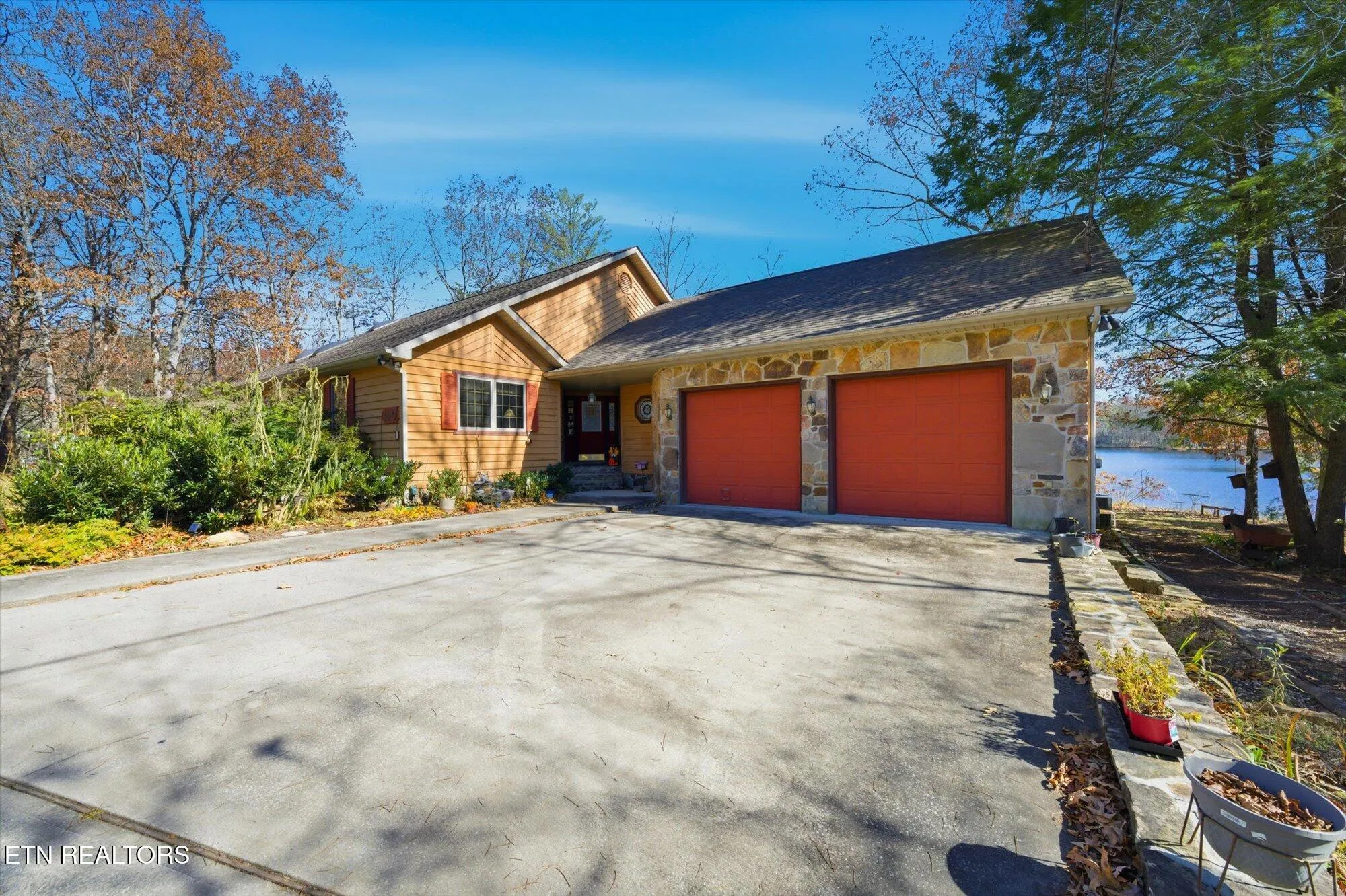 Property Slideshow image 1 of 51 | 140 tawny oak loop, Crossville, TN, 38558