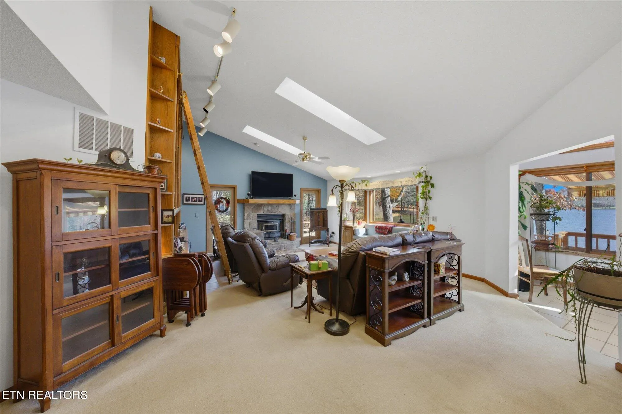 Property Slideshow image 4 of 51 | 140 tawny oak loop, Crossville, TN, 38558