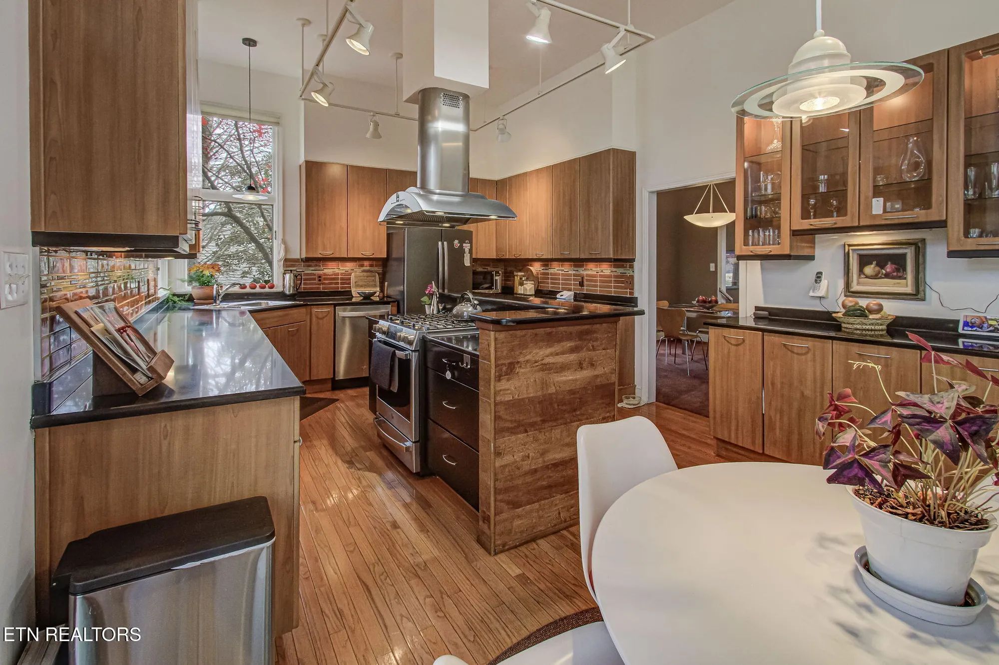 Property Slideshow image 10 of 48 | 128 santee way, Loudon, TN, 37774