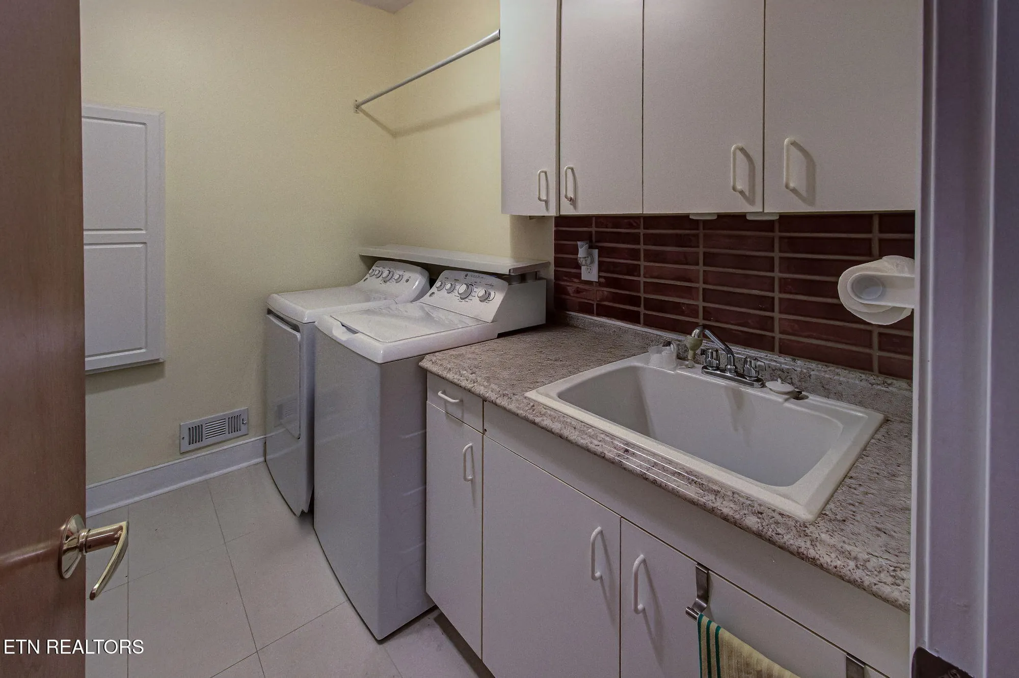 Property Slideshow image 30 of 48 | 128 santee way, Loudon, TN, 37774