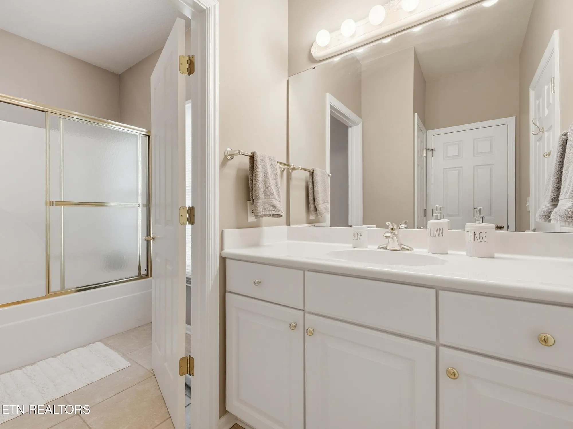 Property Slideshow image 21 of 63 | 162 oostanali way, Loudon, TN, 37774