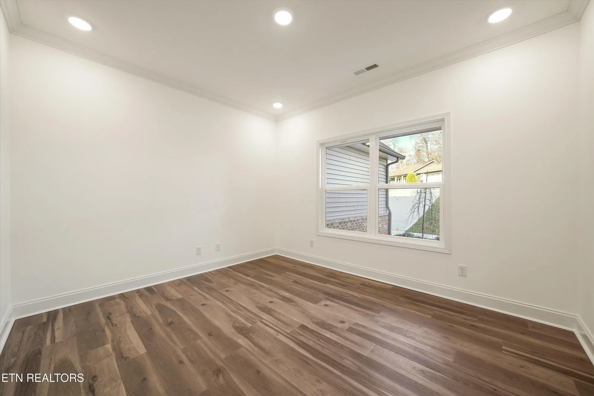 Property Slideshow image 8 of 30 | 120 yona way, Loudon, TN, 37774