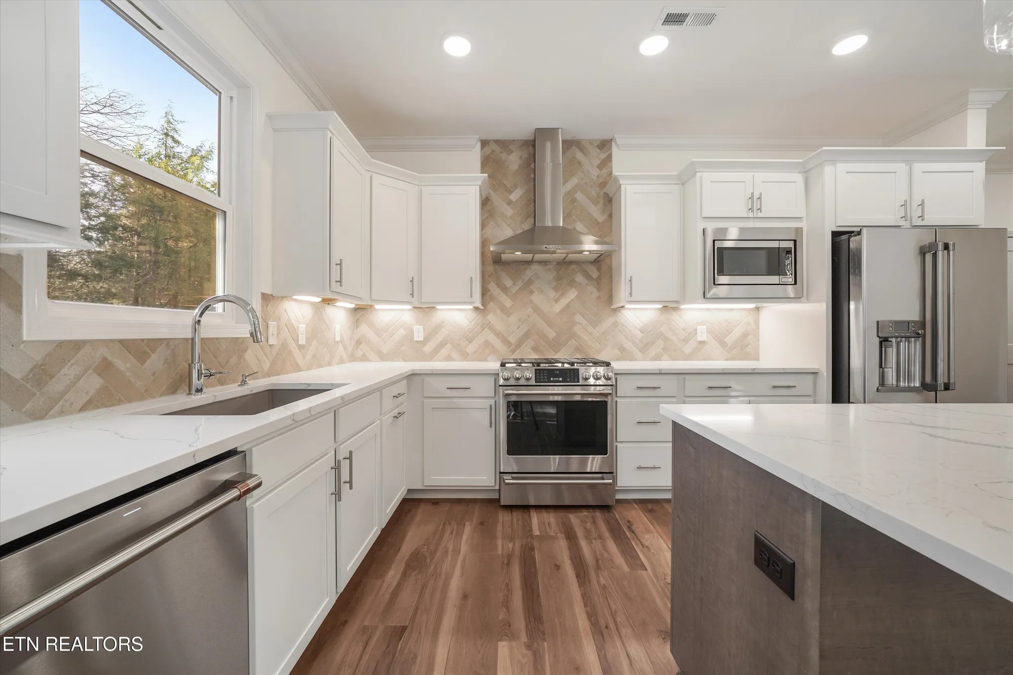 Property Slideshow image 10 of 30 | 120 yona way, Loudon, TN, 37774