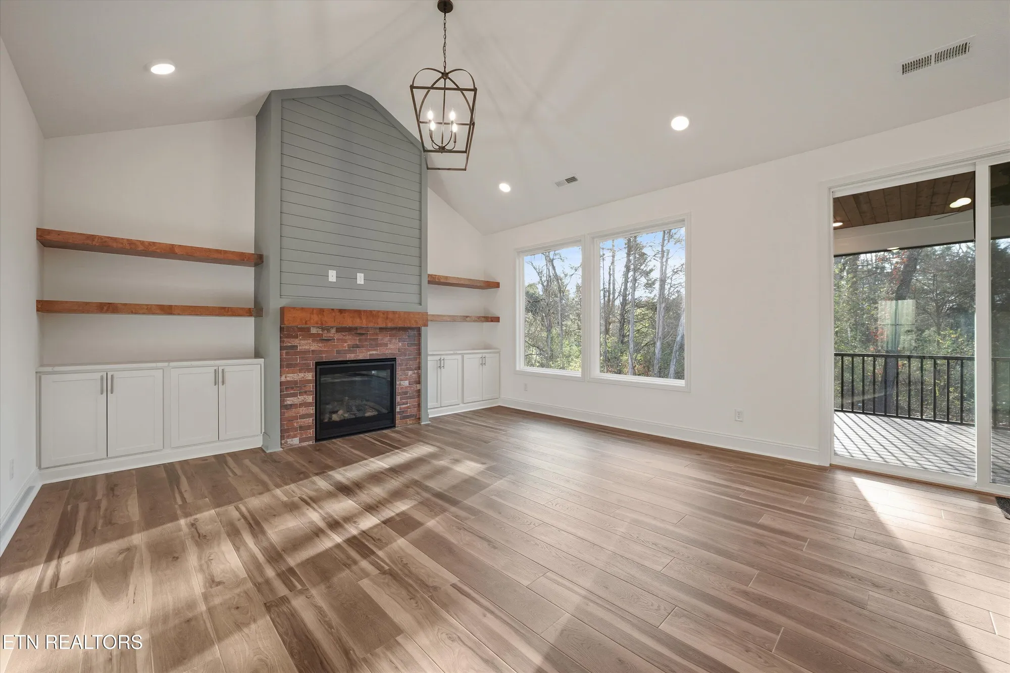 Property Slideshow image 16 of 30 | 120 yona way, Loudon, TN, 37774