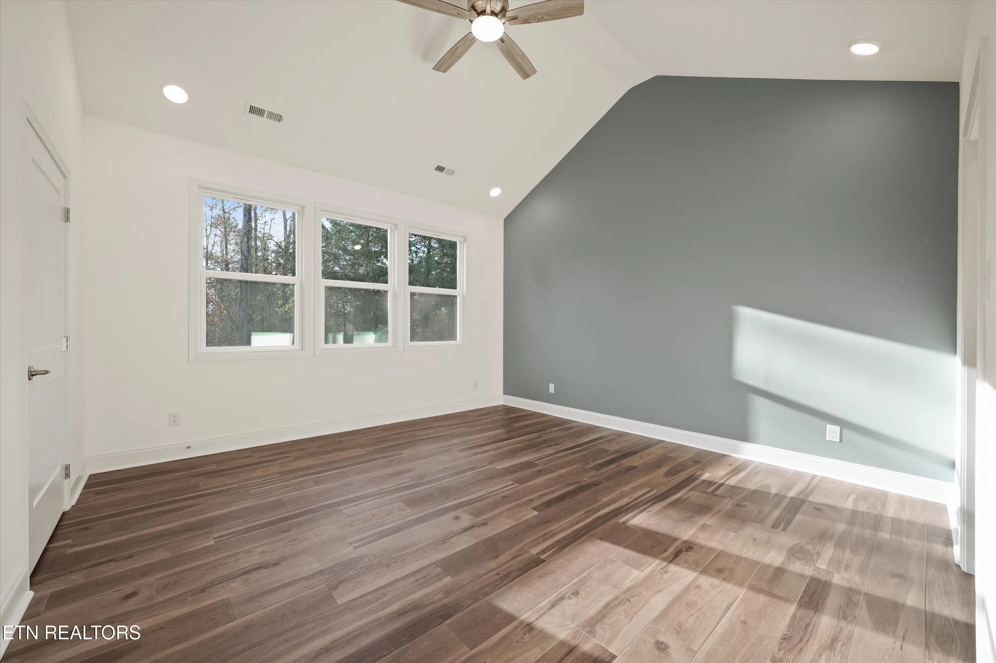 Property Slideshow image 20 of 30 | 120 yona way, Loudon, TN, 37774