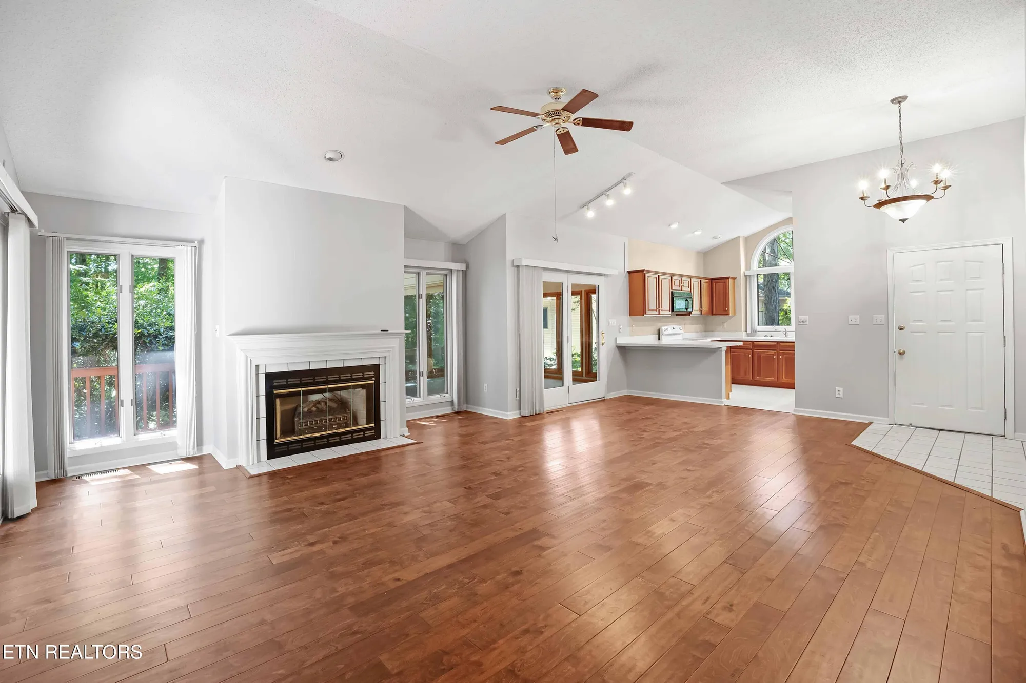 Property Slideshow image 2 of 28 | 312 paoli trce, Loudon, TN, 37774