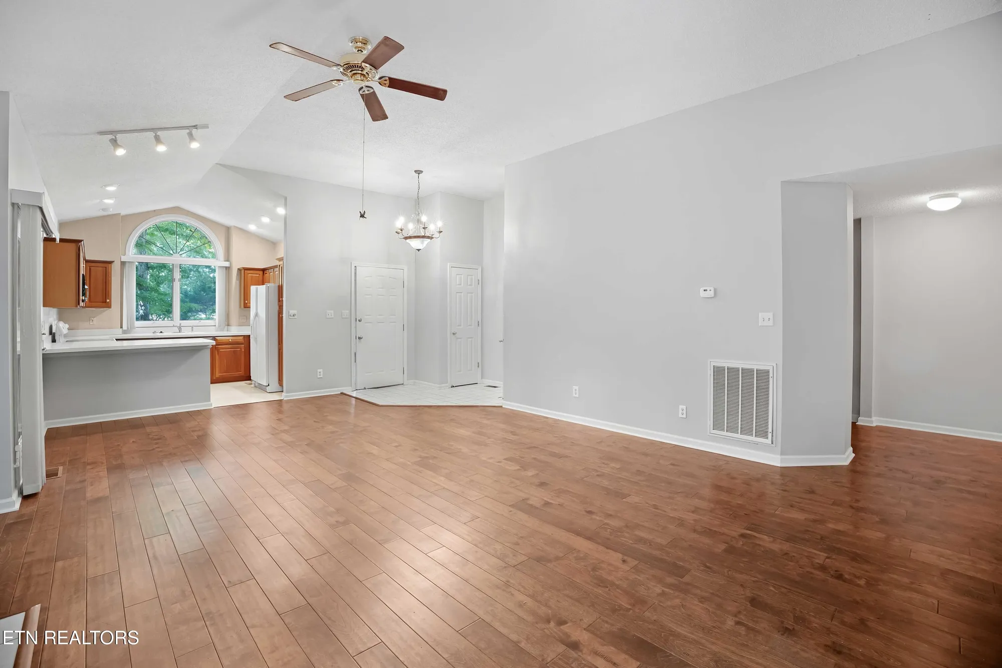 Property Slideshow image 14 of 28 | 312 paoli trce, Loudon, TN, 37774