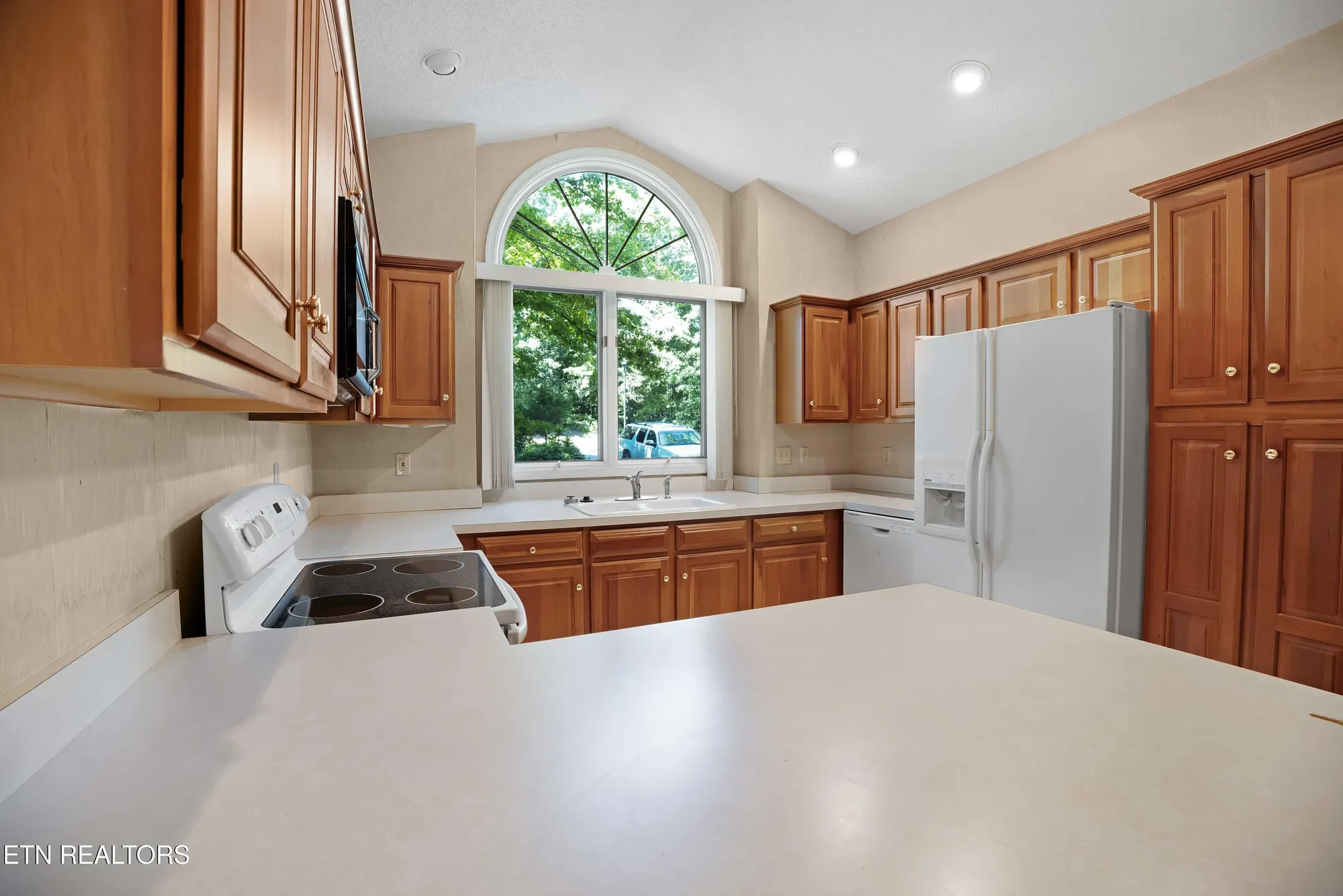 Property Slideshow image 4 of 28 | 312 paoli trce, Loudon, TN, 37774