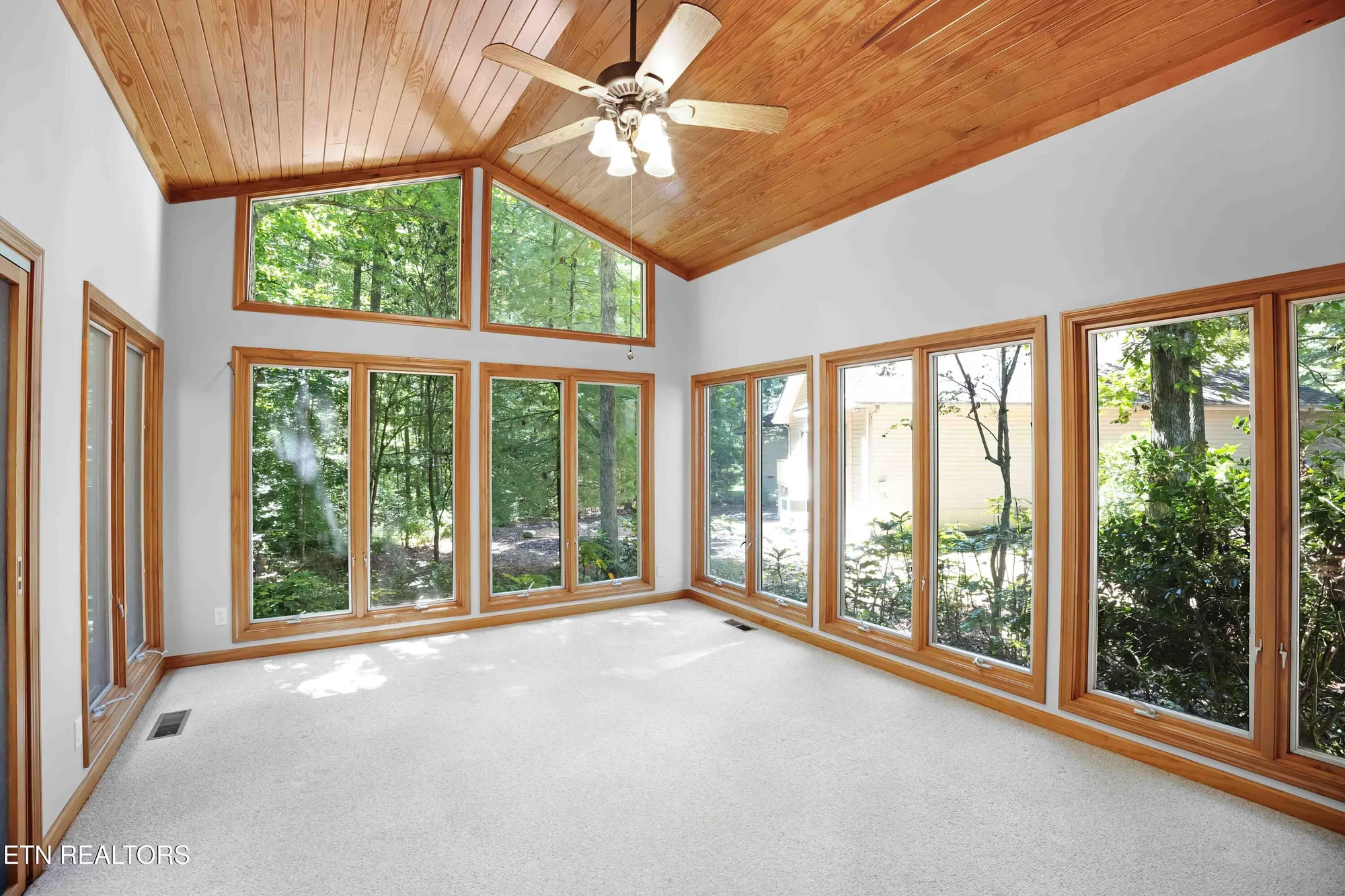 Property Slideshow image 8 of 28 | 312 paoli trce, Loudon, TN, 37774