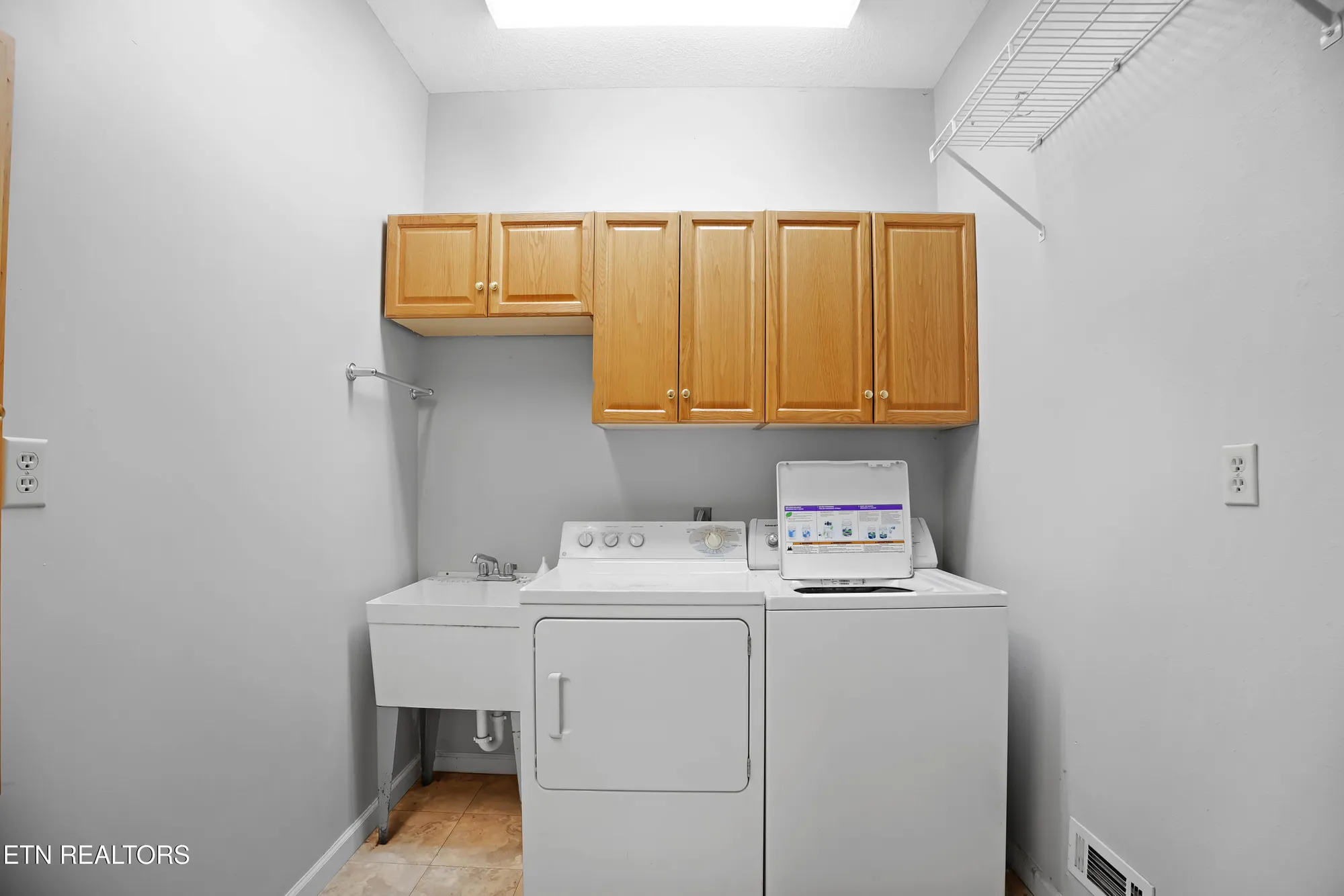 Property Slideshow image 25 of 28 | 312 paoli trce, Loudon, TN, 37774