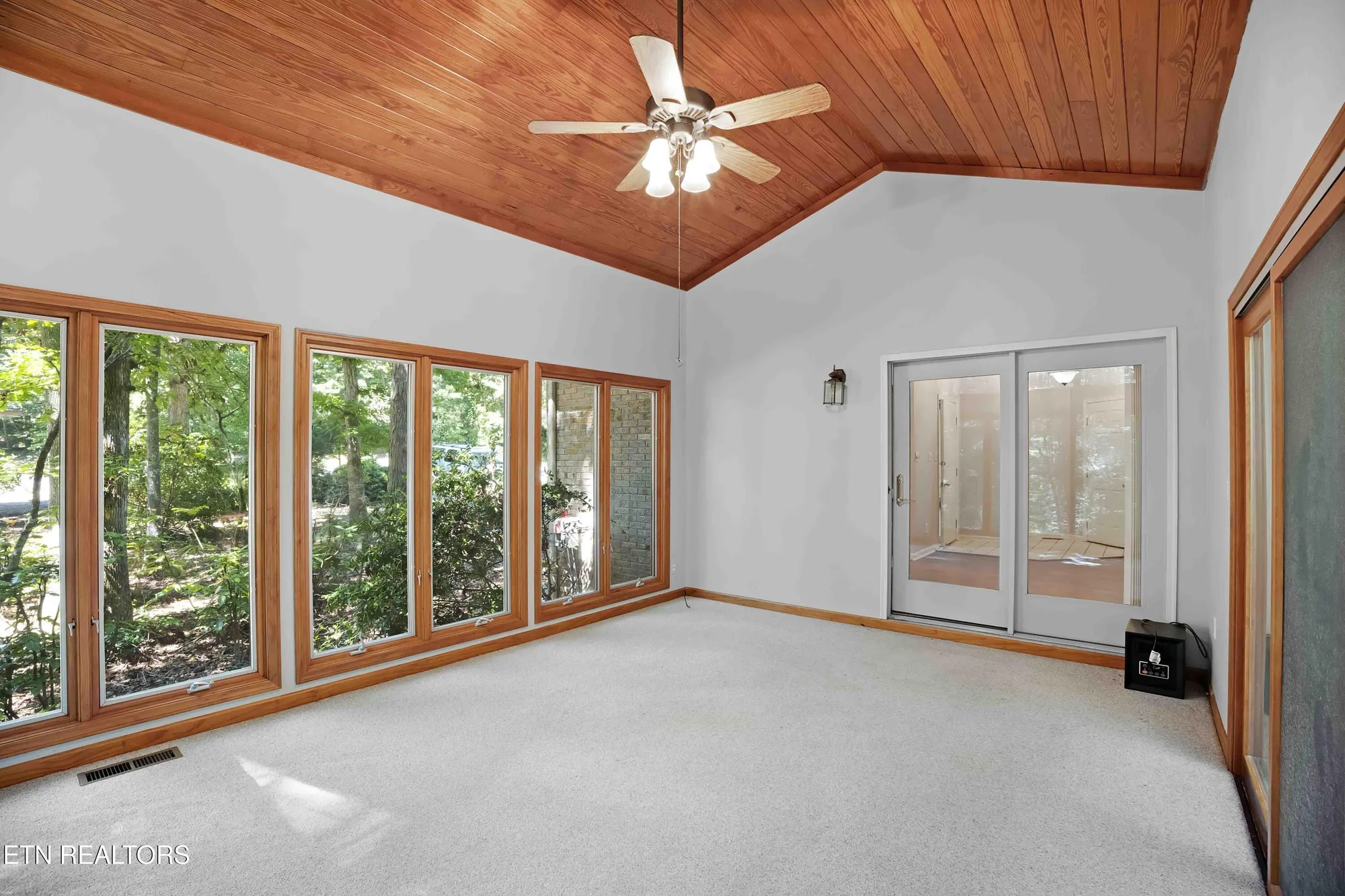 Property Slideshow image 9 of 28 | 312 paoli trce, Loudon, TN, 37774