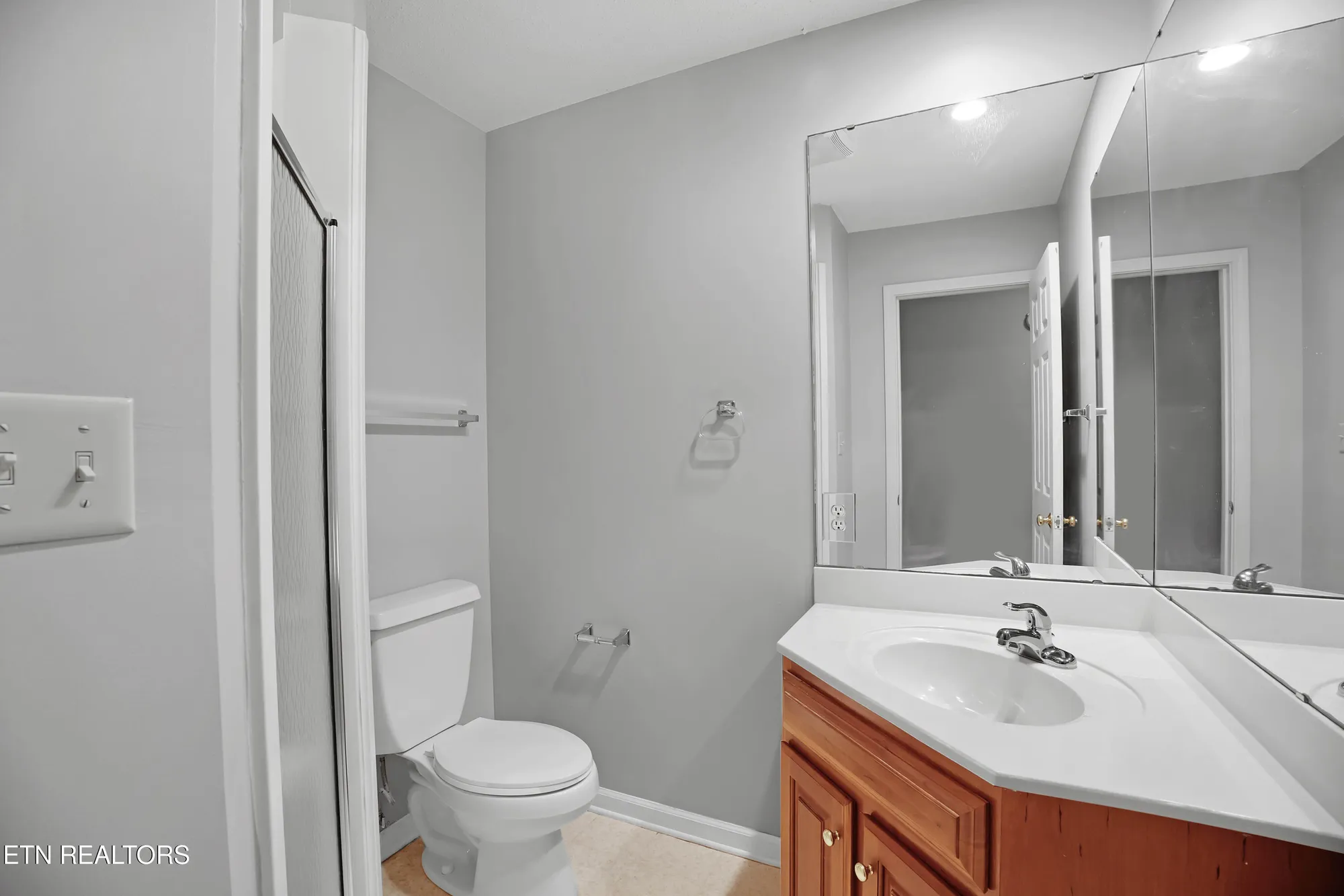 Property Slideshow image 18 of 28 | 312 paoli trce, Loudon, TN, 37774