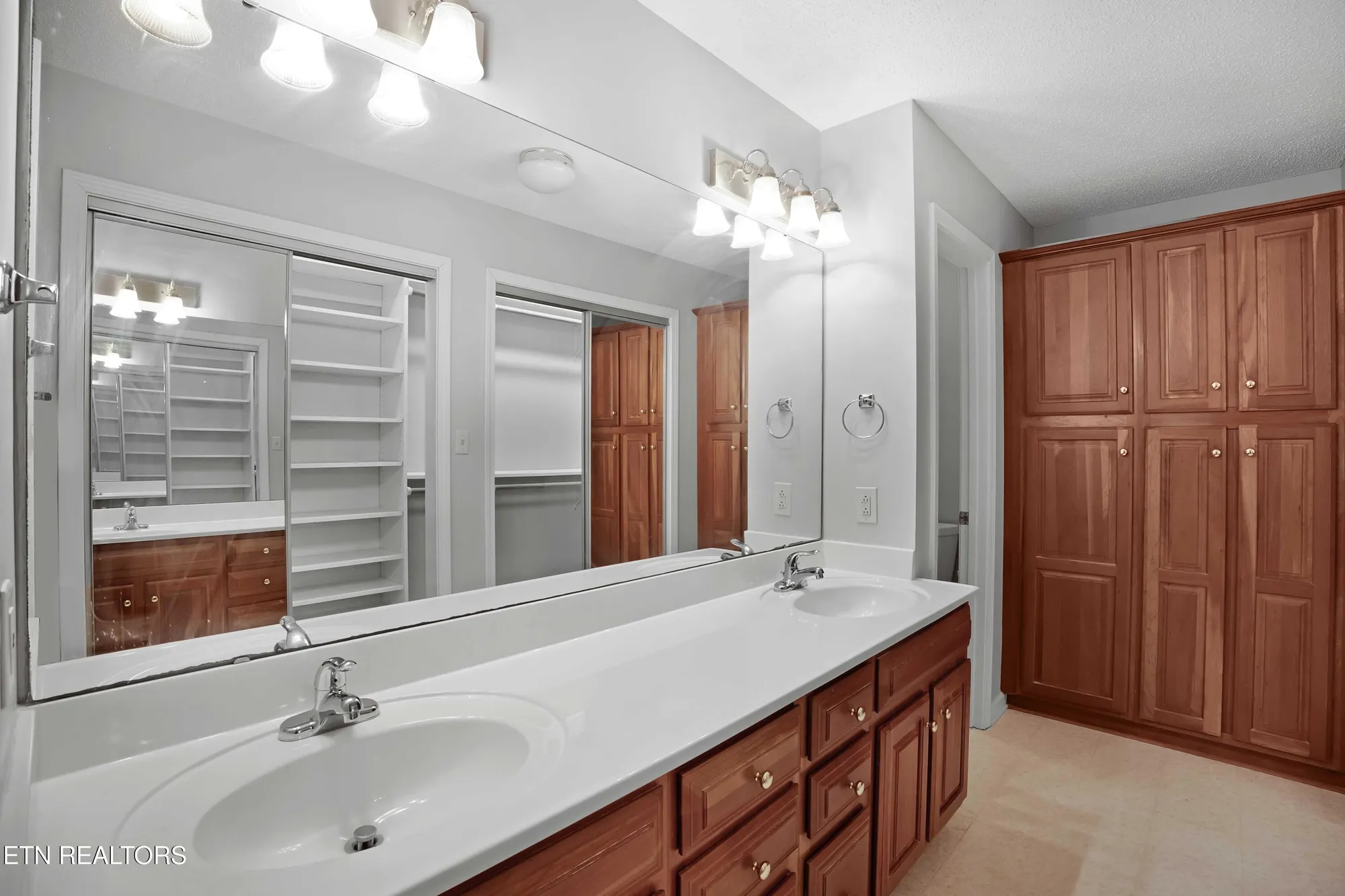 Property Slideshow image 22 of 28 | 312 paoli trce, Loudon, TN, 37774