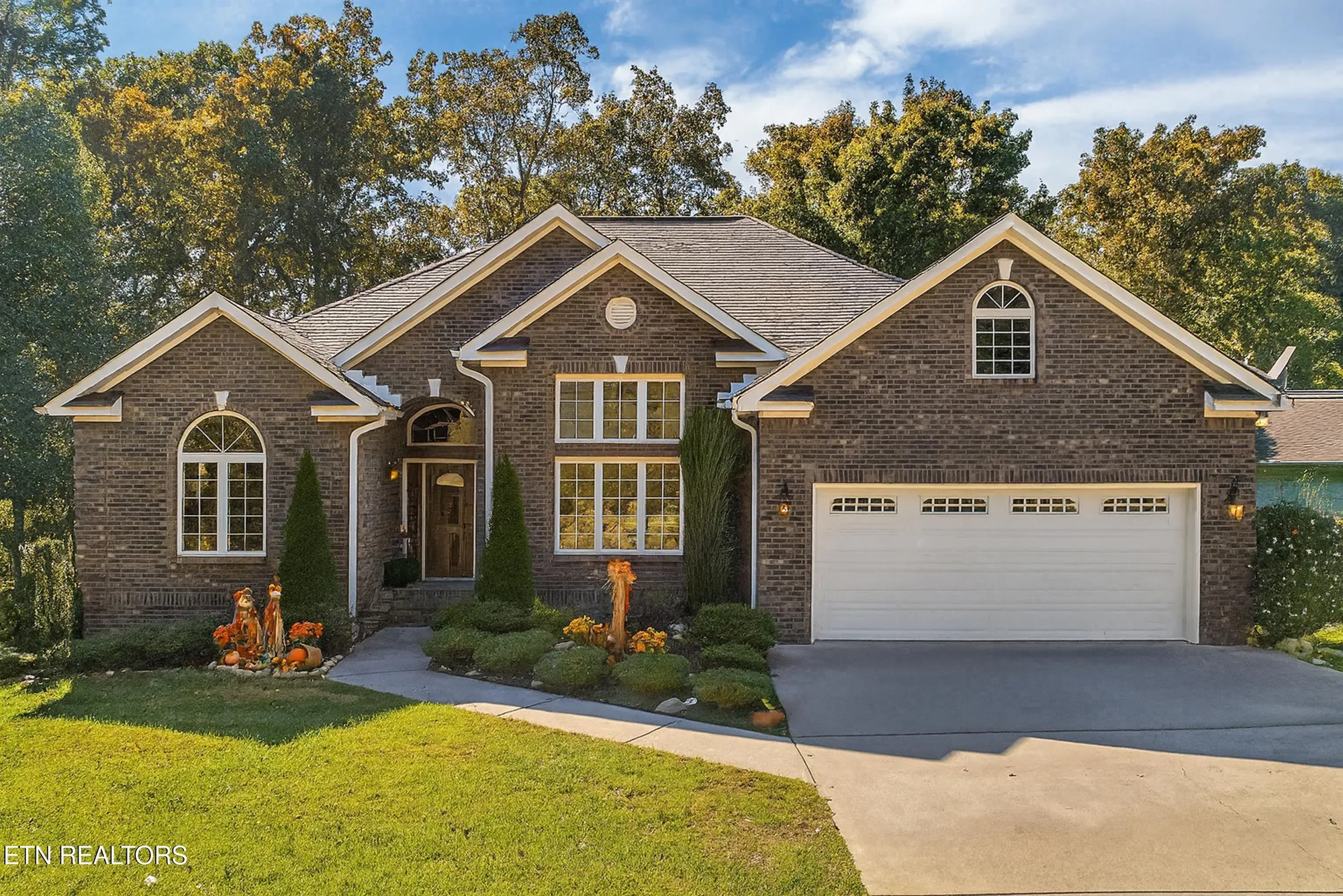 Property Slideshow image 1 of 54 | 110 seminole ln, Loudon, TN, 37774