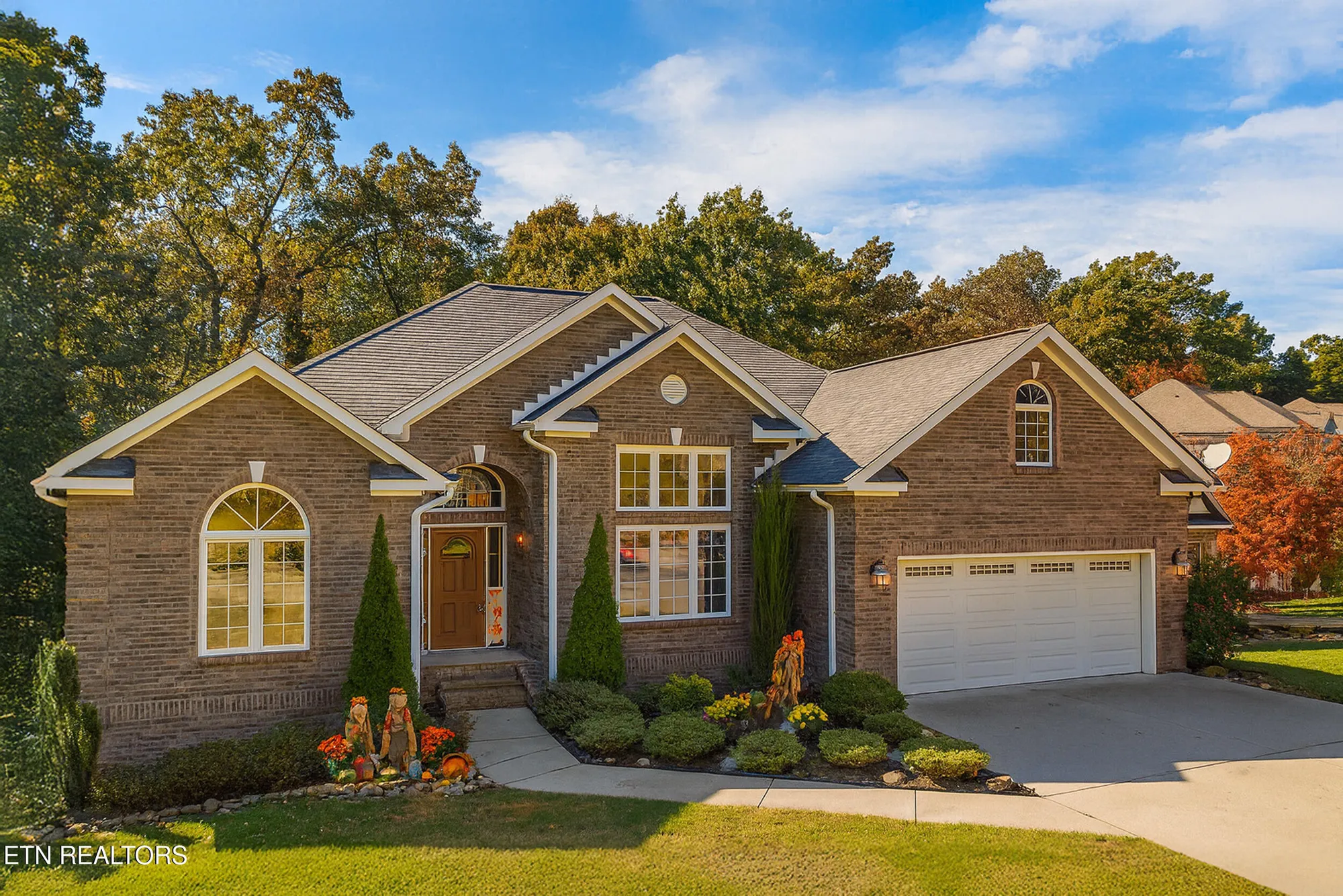 Property Slideshow image 2 of 54 | 110 seminole ln, Loudon, TN, 37774