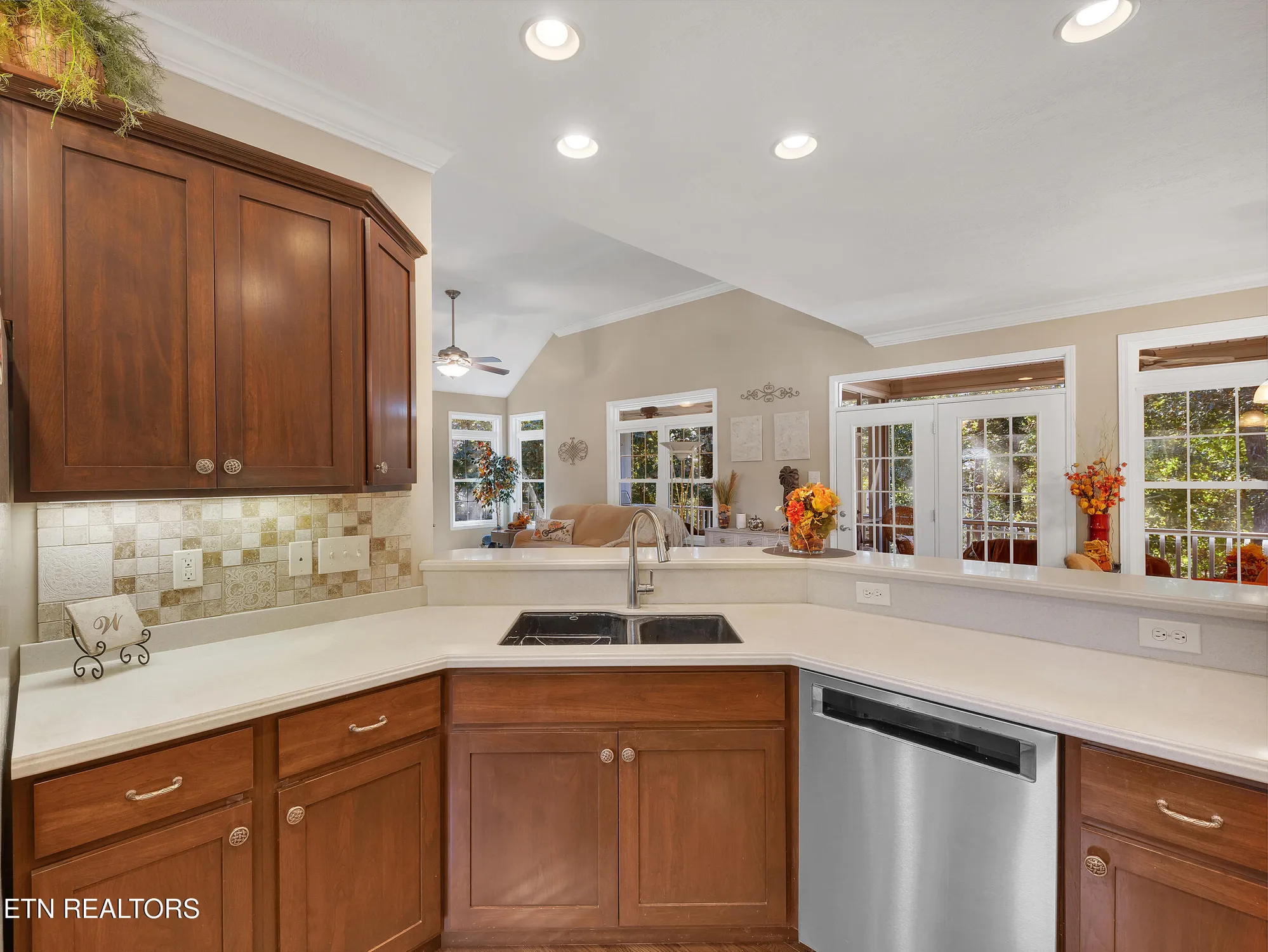 Property Slideshow image 12 of 54 | 110 seminole ln, Loudon, TN, 37774