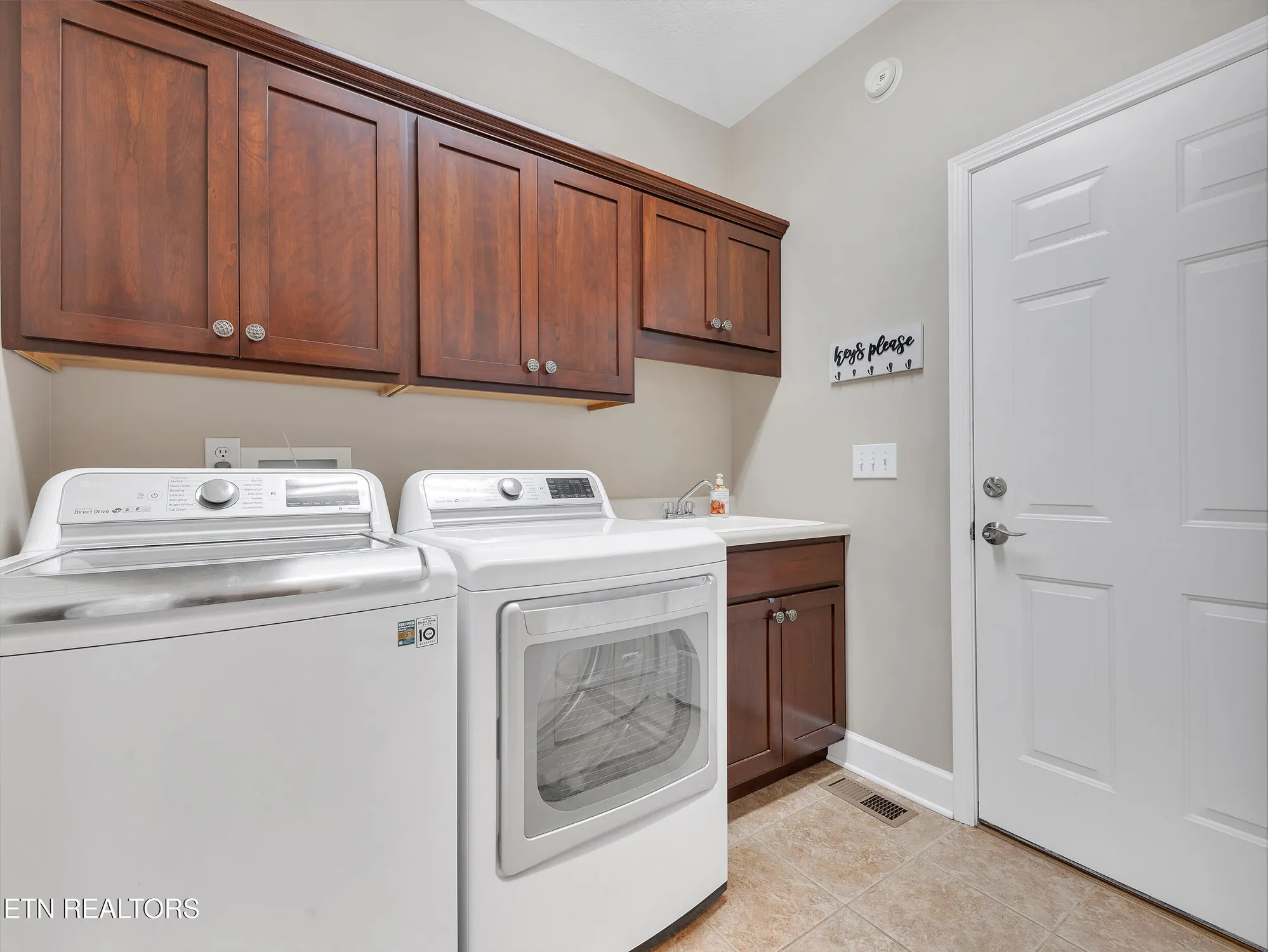 Property Slideshow image 16 of 54 | 110 seminole ln, Loudon, TN, 37774