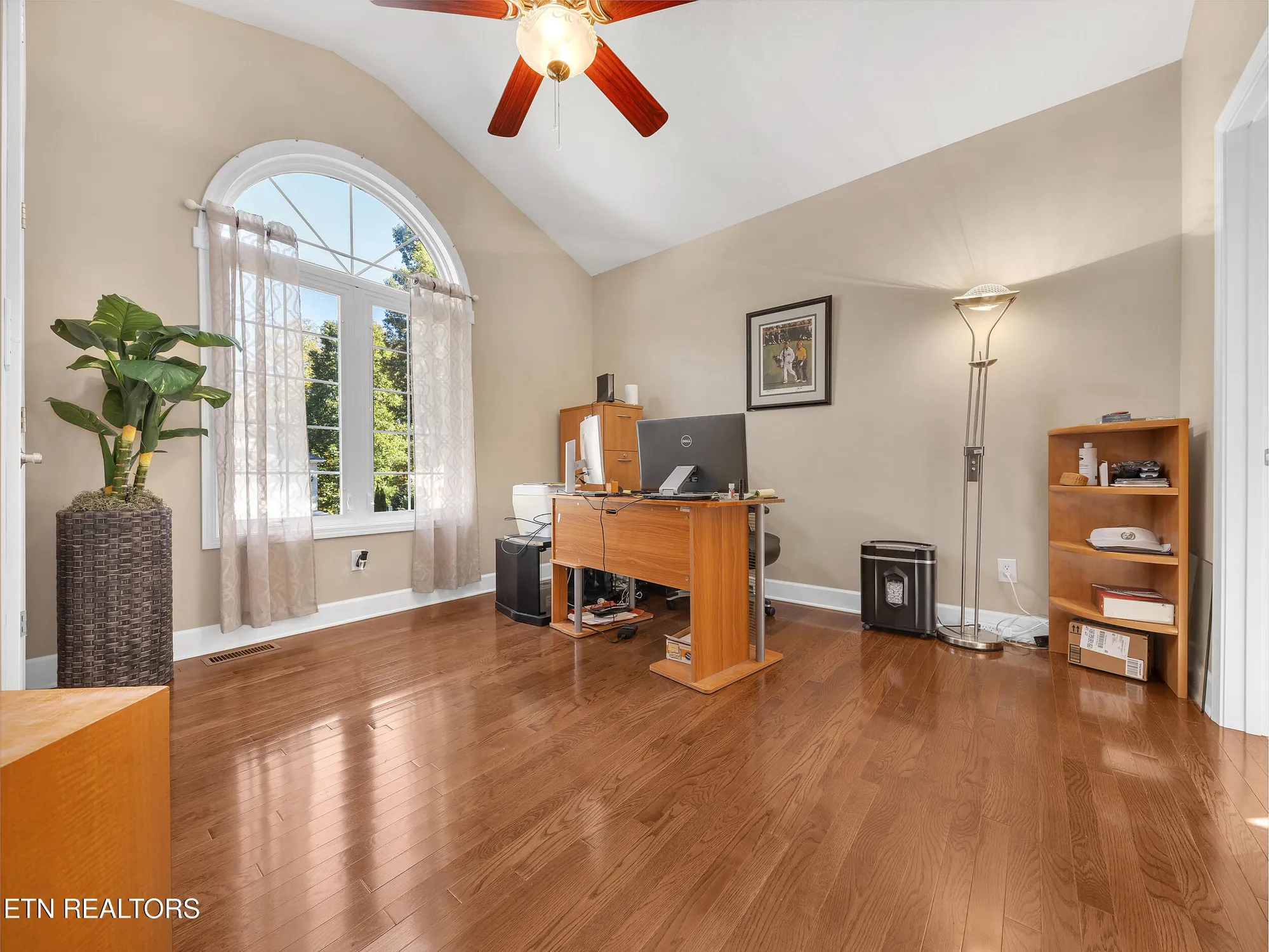 Property Slideshow image 17 of 54 | 110 seminole ln, Loudon, TN, 37774