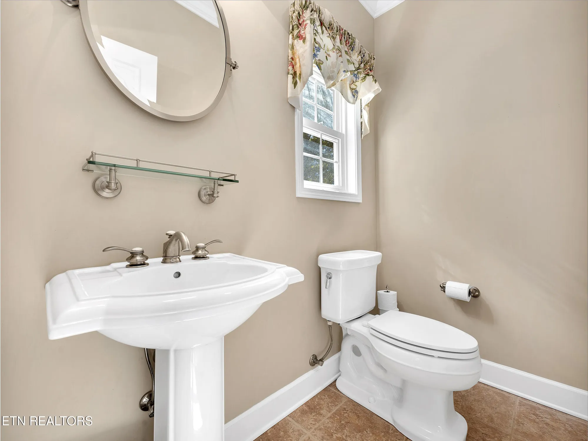 Property Slideshow image 19 of 54 | 110 seminole ln, Loudon, TN, 37774