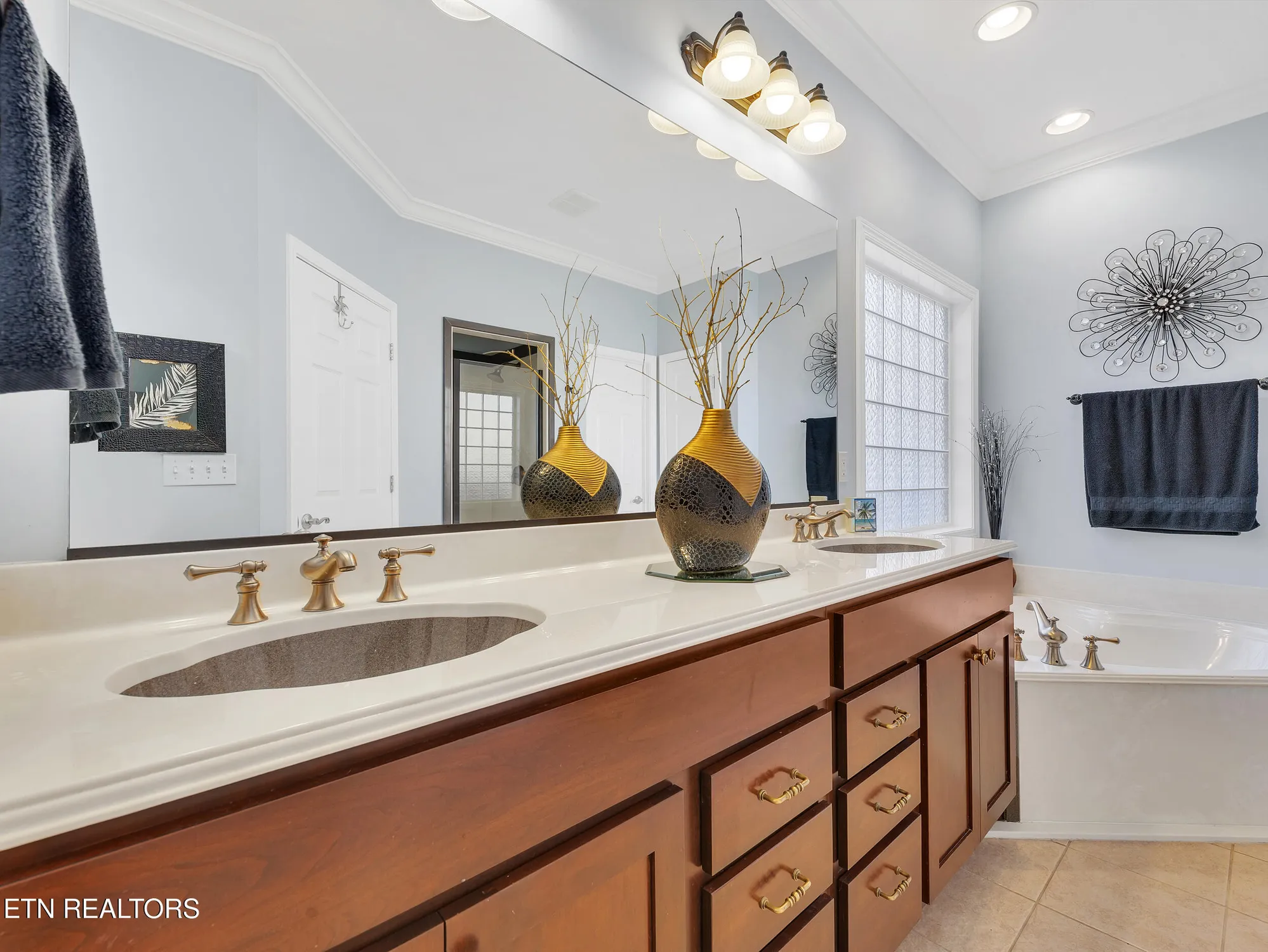 Property Slideshow image 23 of 54 | 110 seminole ln, Loudon, TN, 37774