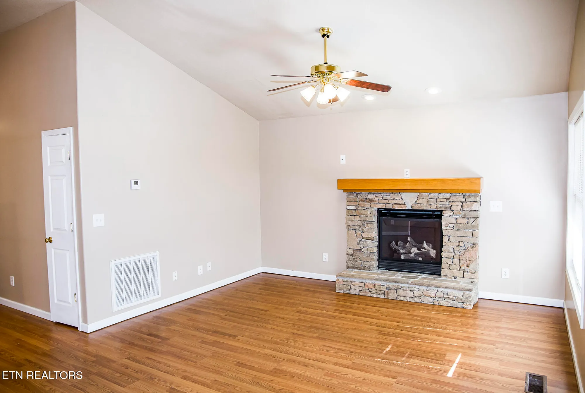 Property Slideshow image 22 of 53 | 107 ivy ln, Crossville, TN, 38558