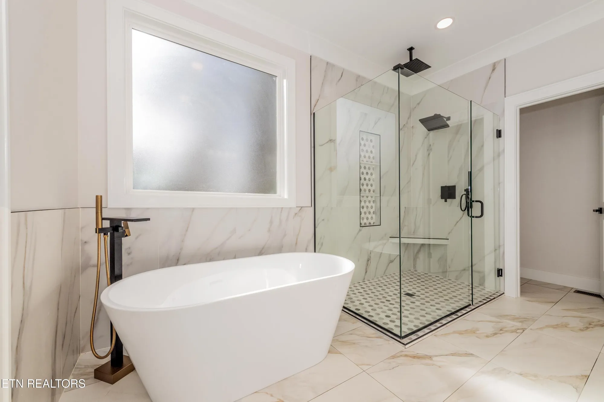 Property Slideshow image 34 of 59 | 211 chatuga way, Loudon, TN, 37774