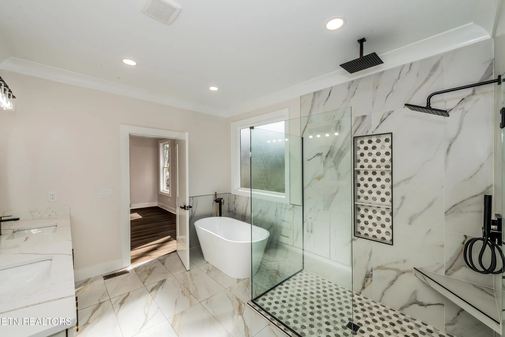 Property Slideshow image 35 of 59 | 211 chatuga way, Loudon, TN, 37774