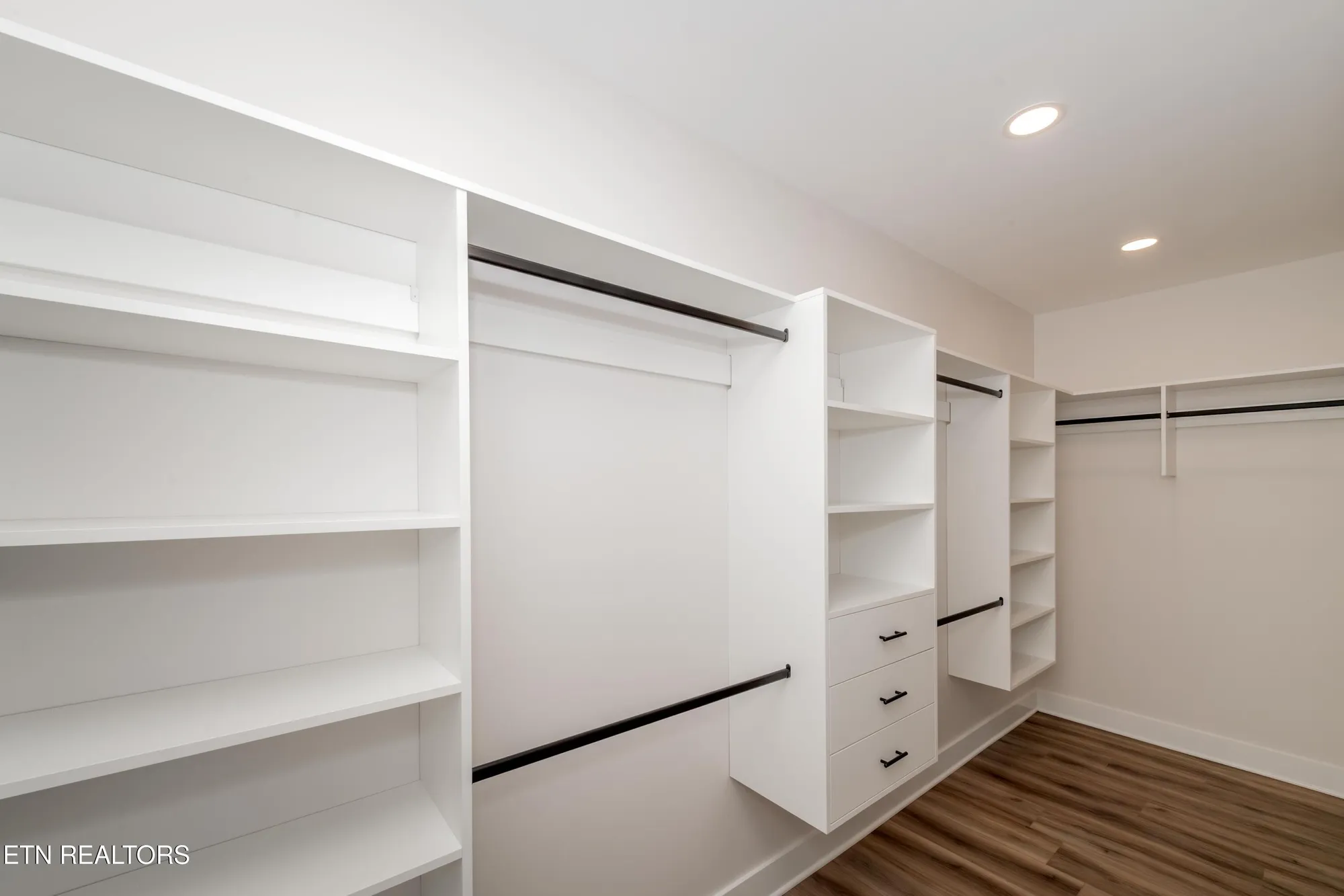 Property Slideshow image 36 of 59 | 211 chatuga way, Loudon, TN, 37774