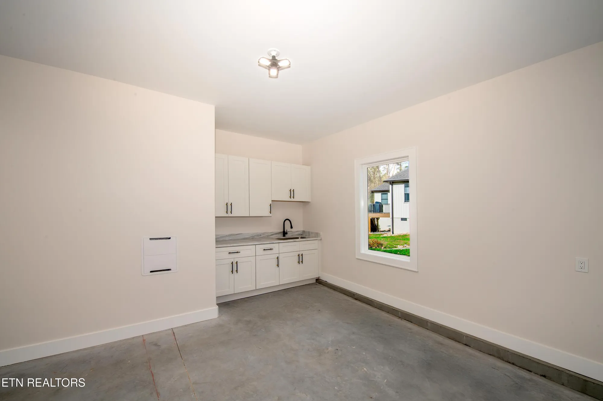 Property Slideshow image 50 of 59 | 211 chatuga way, Loudon, TN, 37774