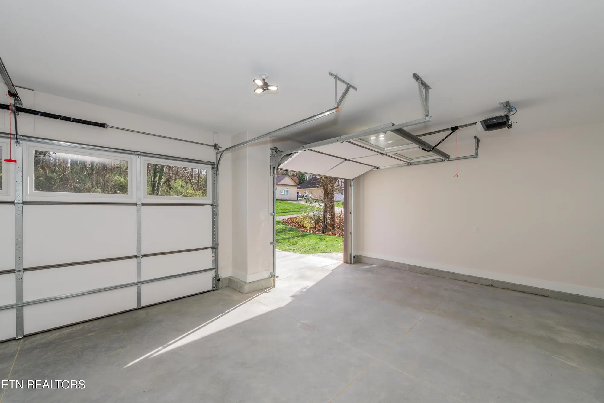 Property Slideshow image 51 of 59 | 211 chatuga way, Loudon, TN, 37774