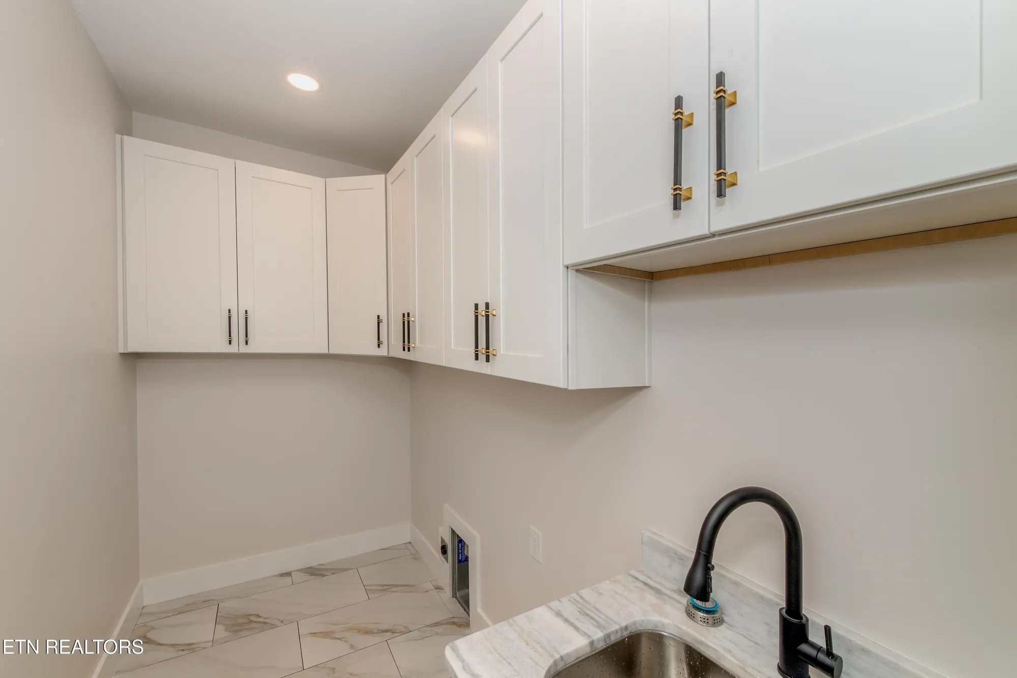 Property Slideshow image 37 of 59 | 211 chatuga way, Loudon, TN, 37774