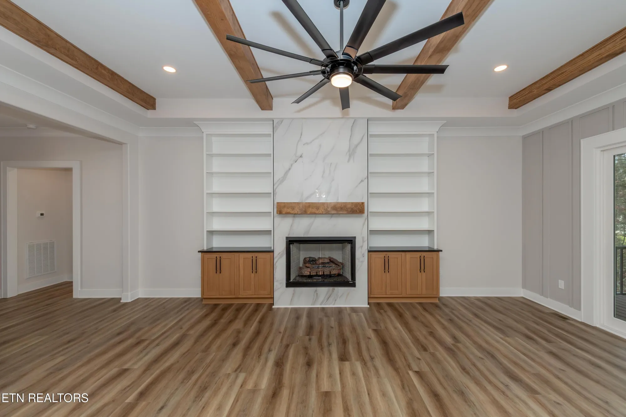 Property Slideshow image 10 of 59 | 211 chatuga way, Loudon, TN, 37774